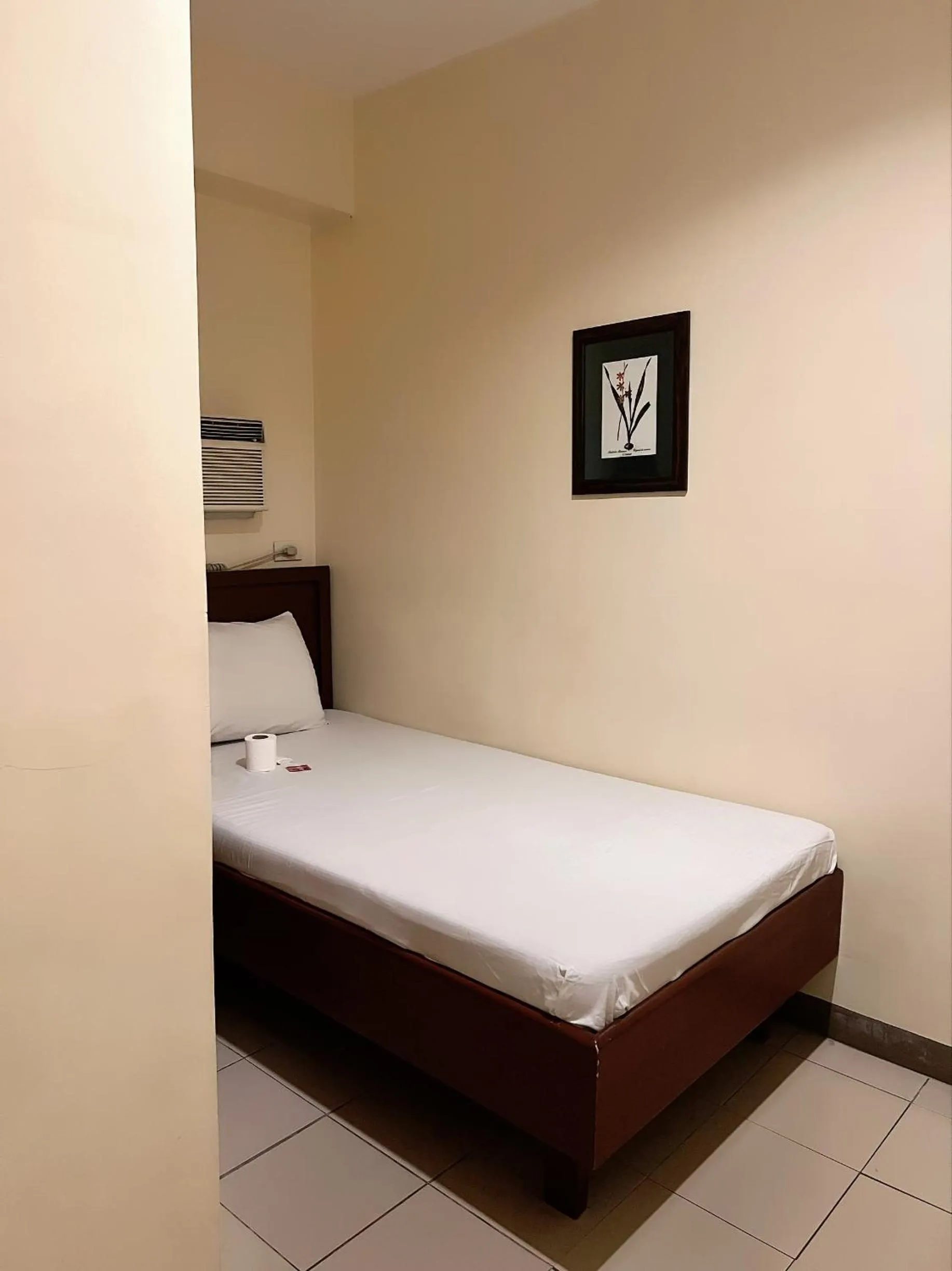 Photo of the whole room, Bed in Blue Velvet Hotel -CM Recto