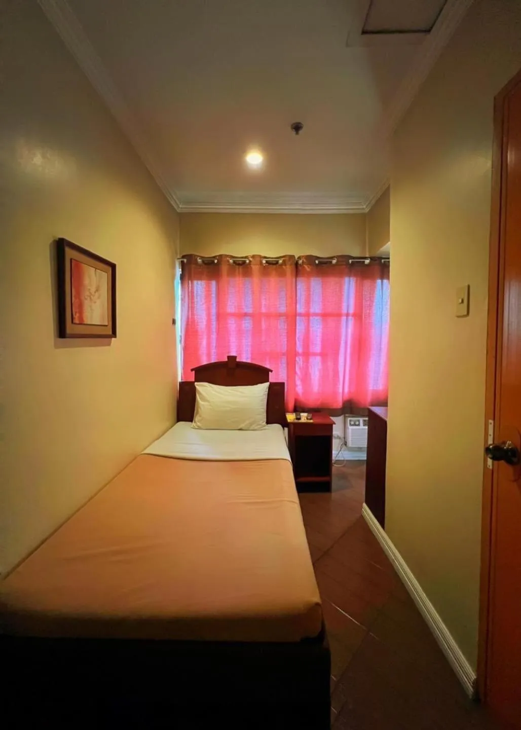 Bed in Blue Velvet Hotel -CM Recto