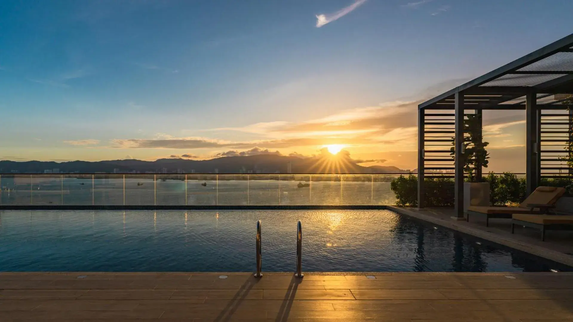 Standard King Room with City View - Lounge Access in Crowne Plaza Penang Straits City by IHG Standard King Room with City View - Lounge Access in Crowne Plaza Penang Straits City by IHG