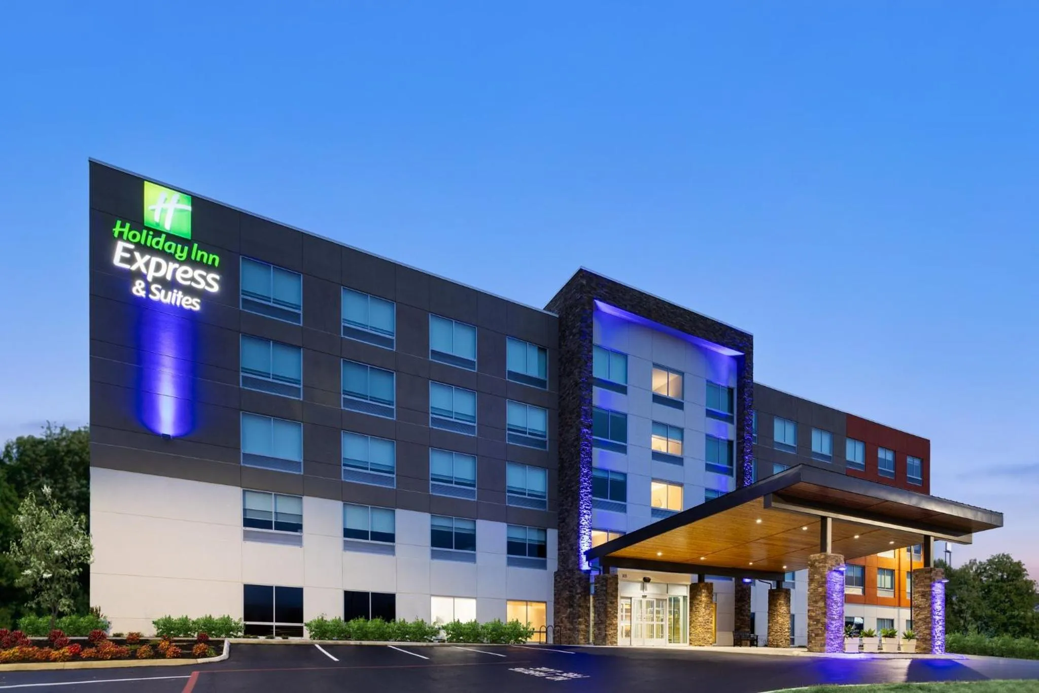 Property building in Holiday Inn Express & Suites Waynesboro East