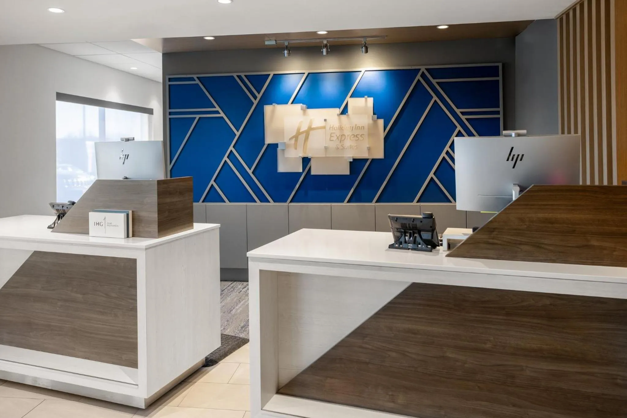 Property building in Holiday Inn Express & Suites Waynesboro East