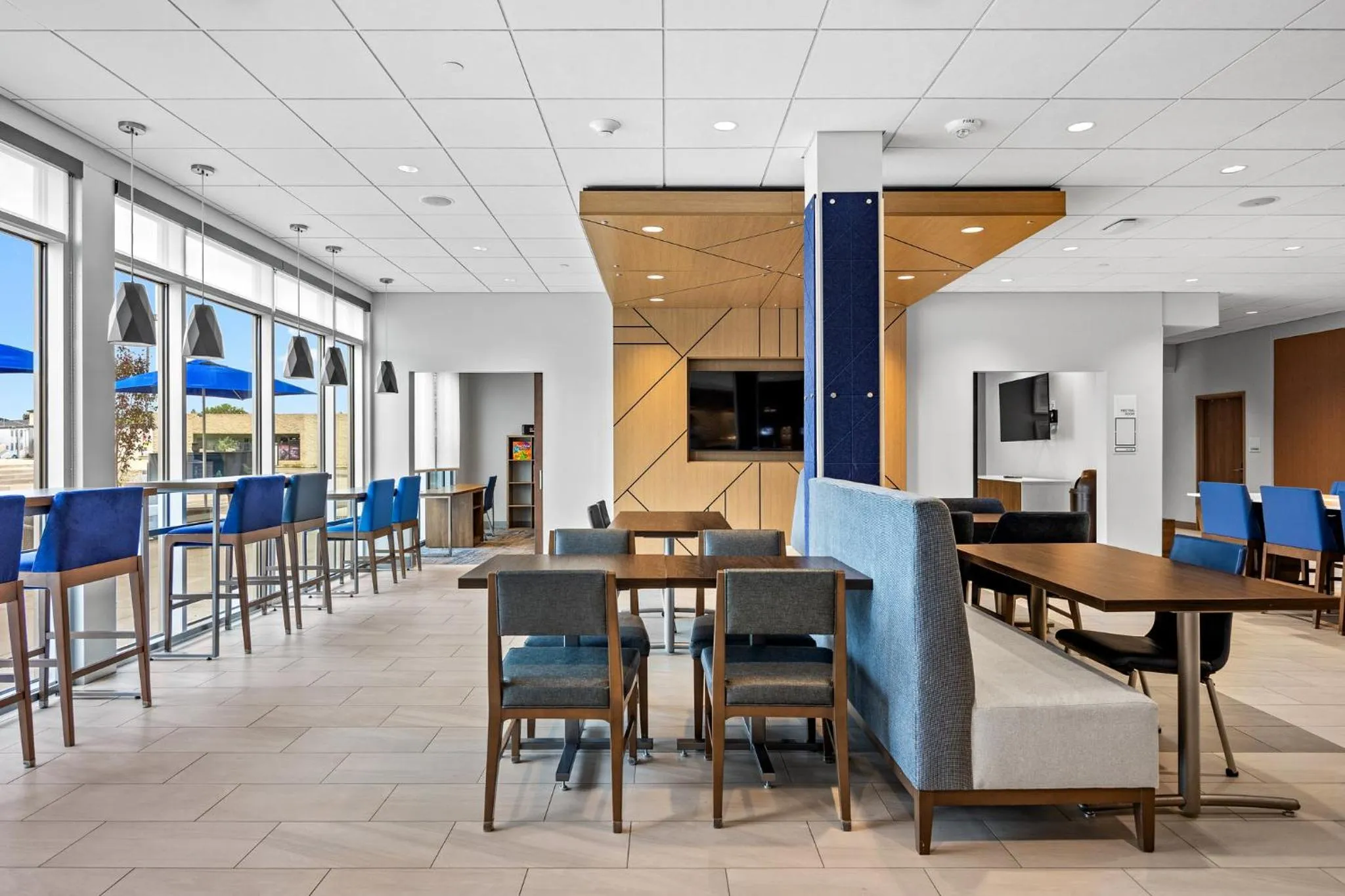 Breakfast in Holiday Inn Express & Suites Marinette