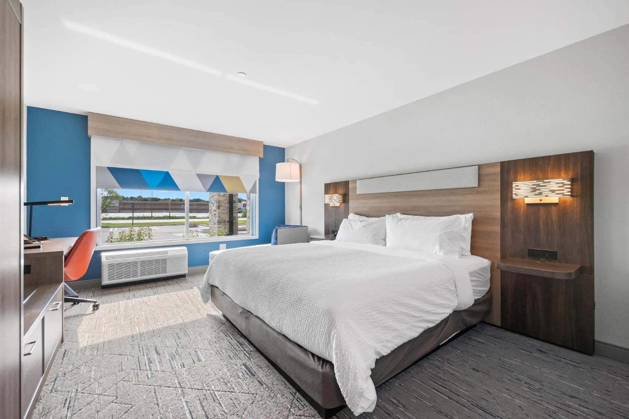 Photo of the whole room, Bed in Holiday Inn Express & Suites Marinette