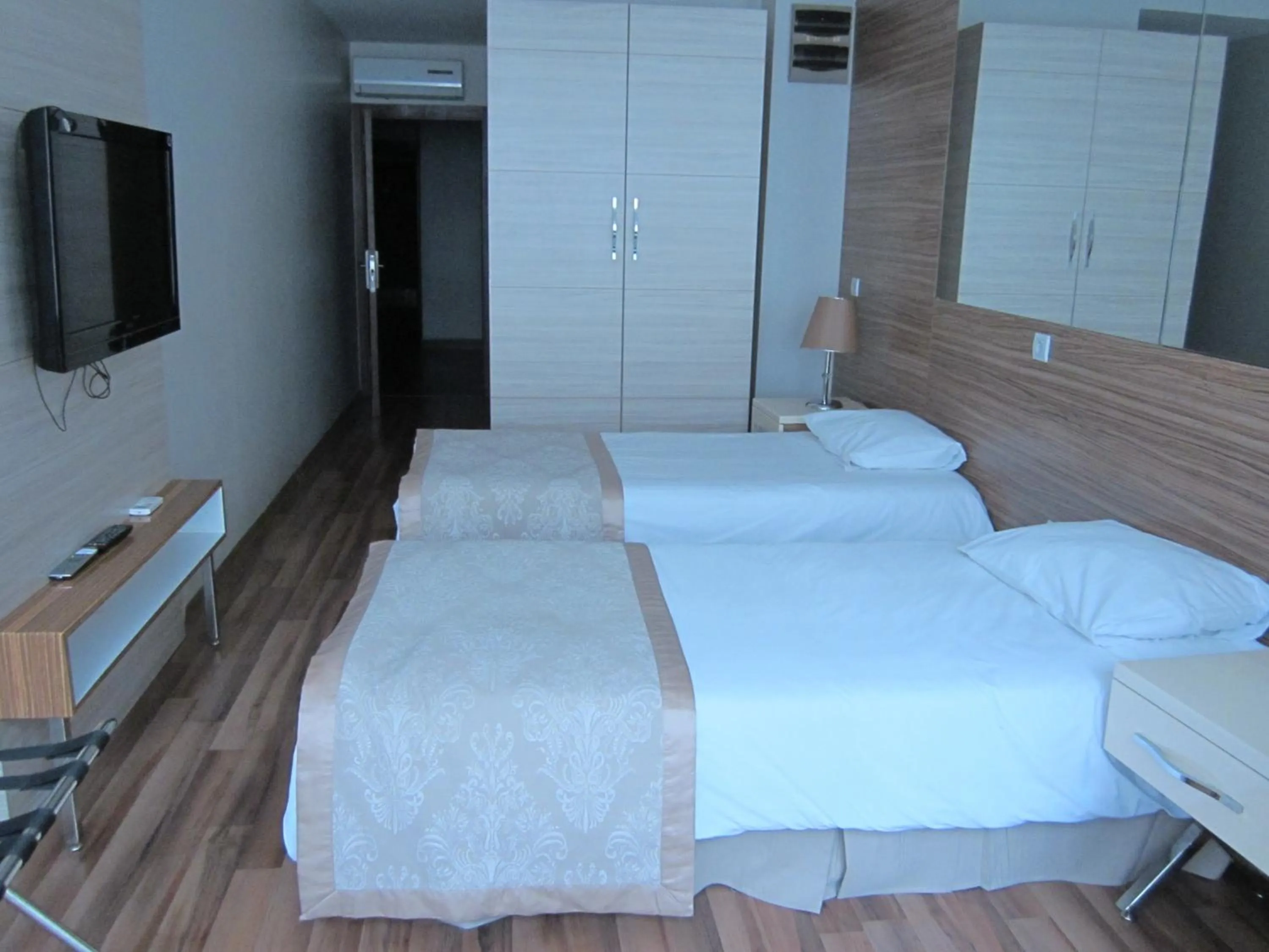 Bed in Derpa Suite Hotel
