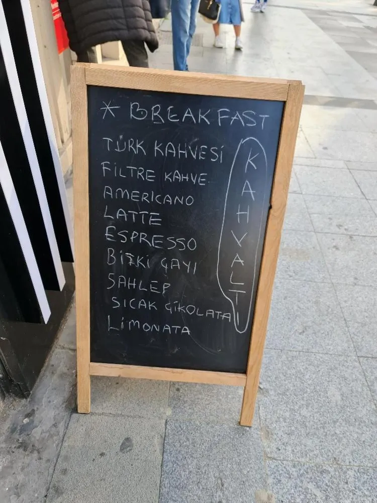 Restaurant/places to eat in Derpa Suite Hotel