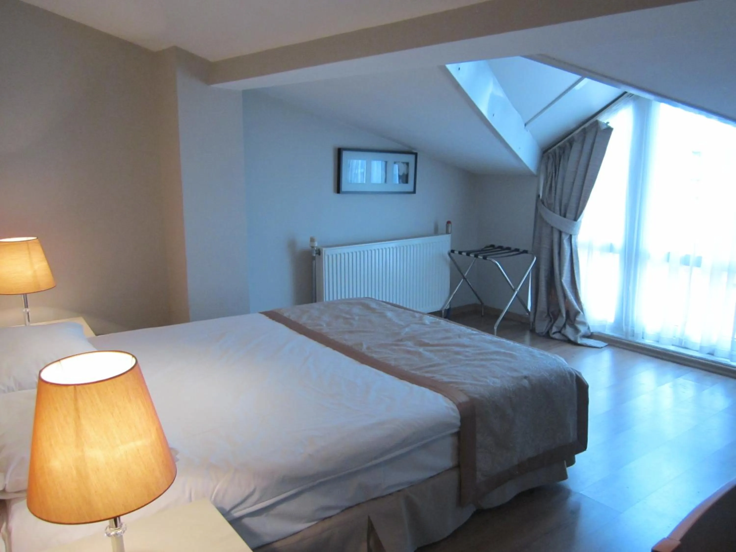 Bed in Derpa Suite Hotel