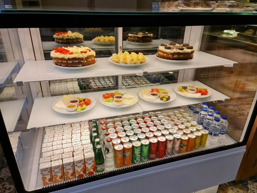 Restaurant/places to eat in Derpa Suite Hotel