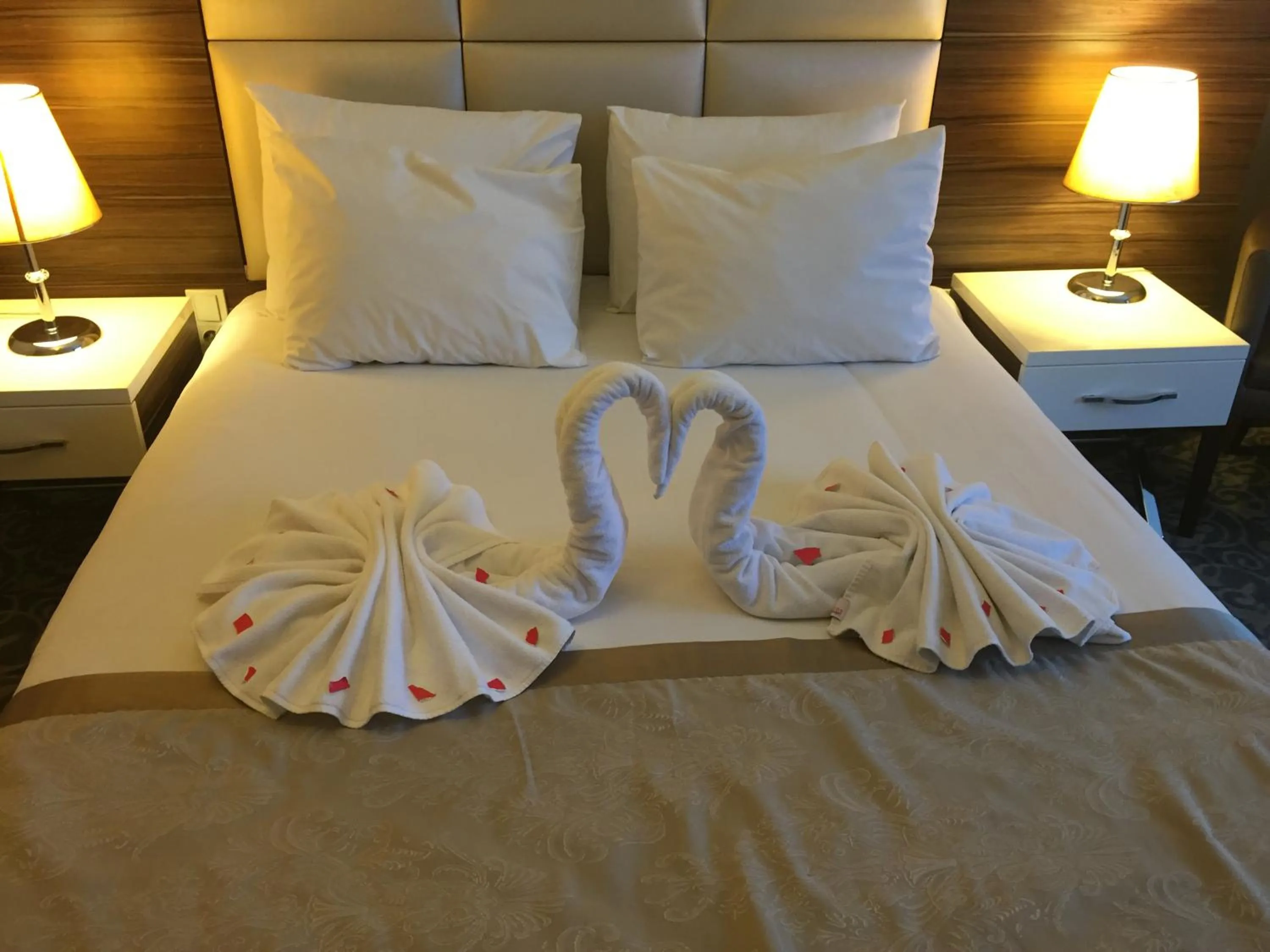 Bed in Derpa Suite Hotel