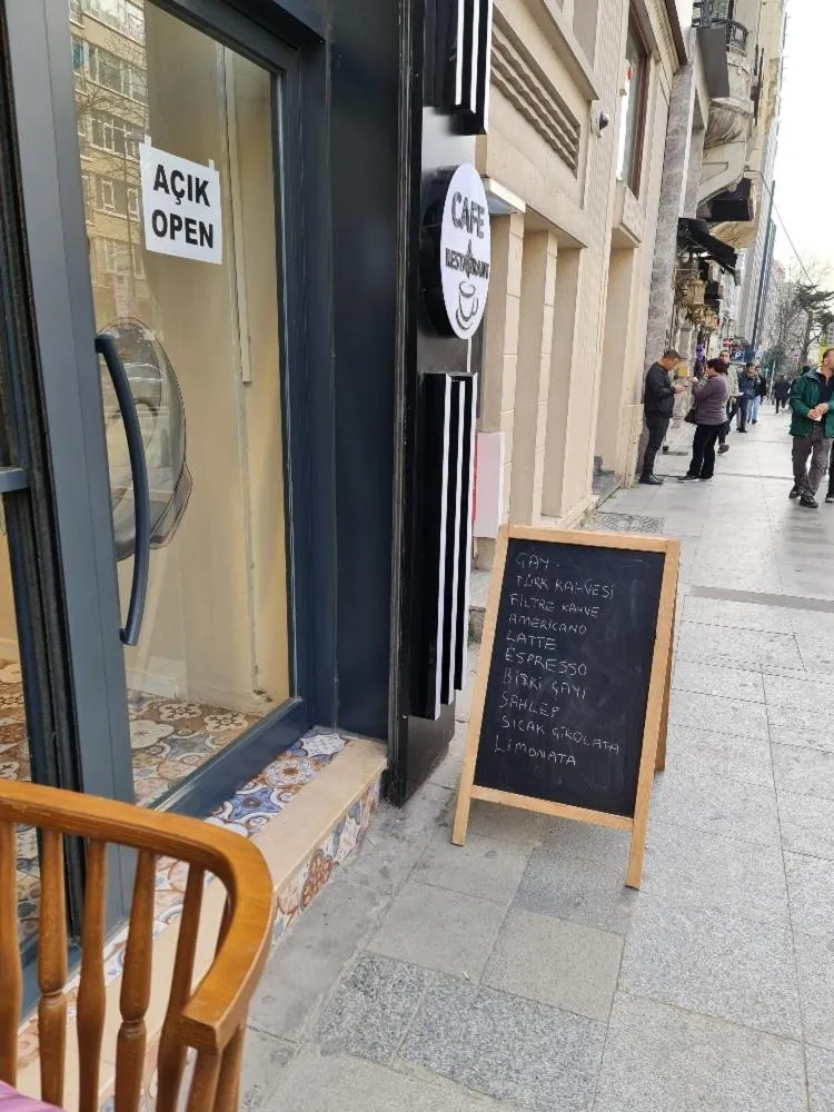 Restaurant/places to eat in Derpa Suite Hotel