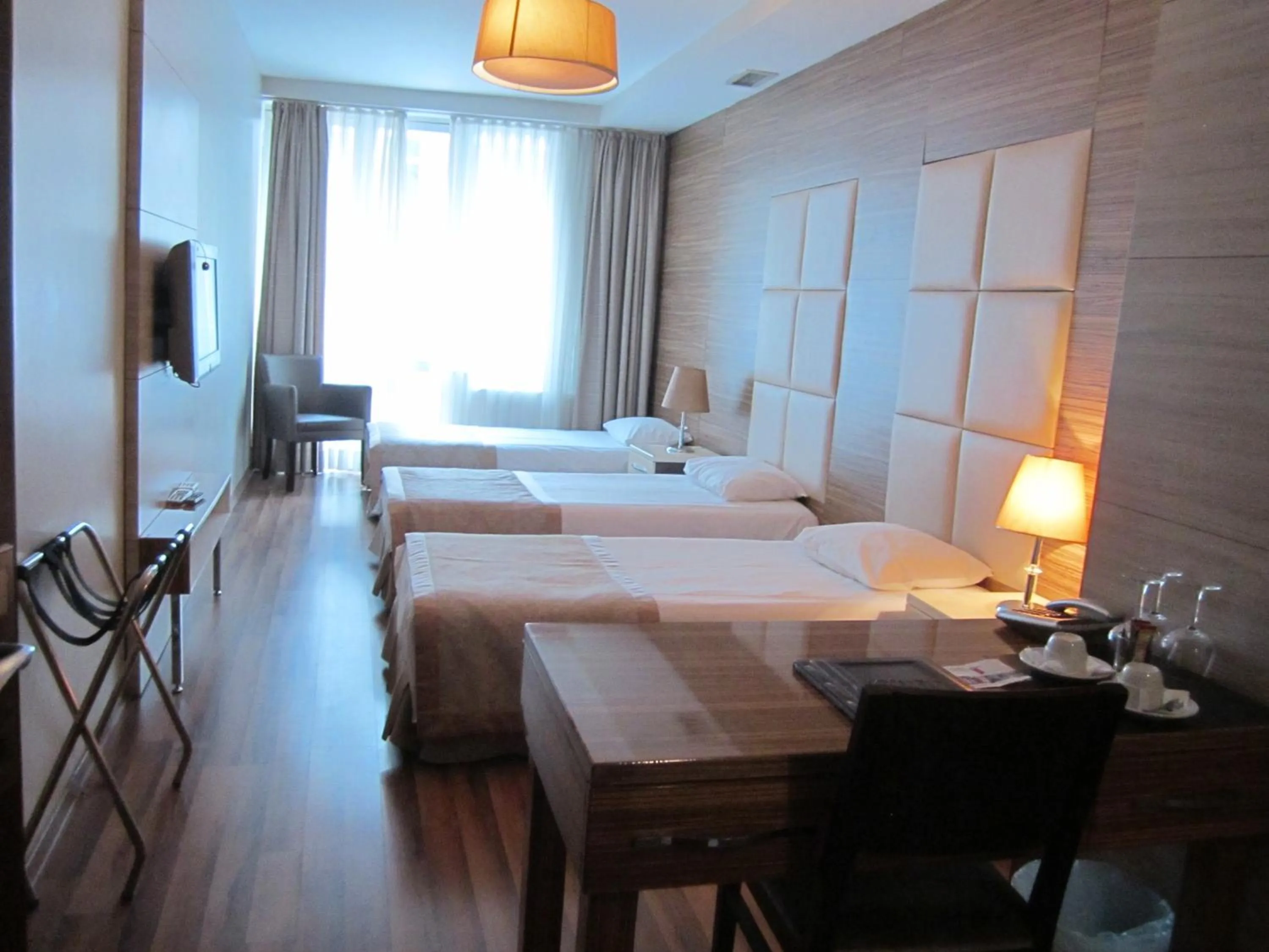 Bed in Derpa Suite Hotel