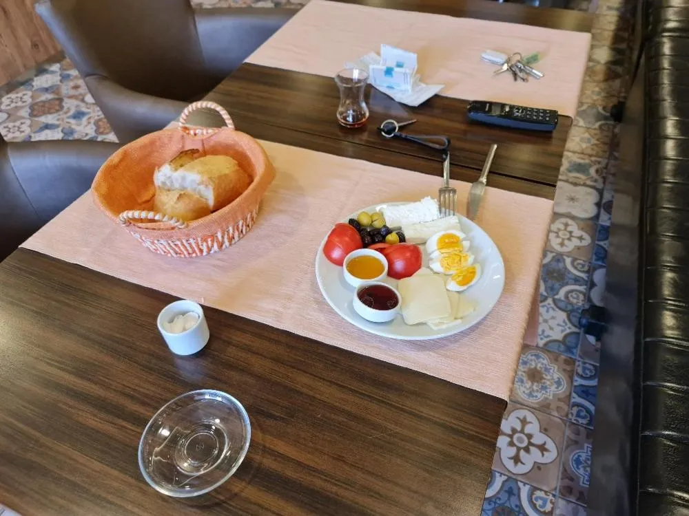 Restaurant/places to eat in Derpa Suite Hotel