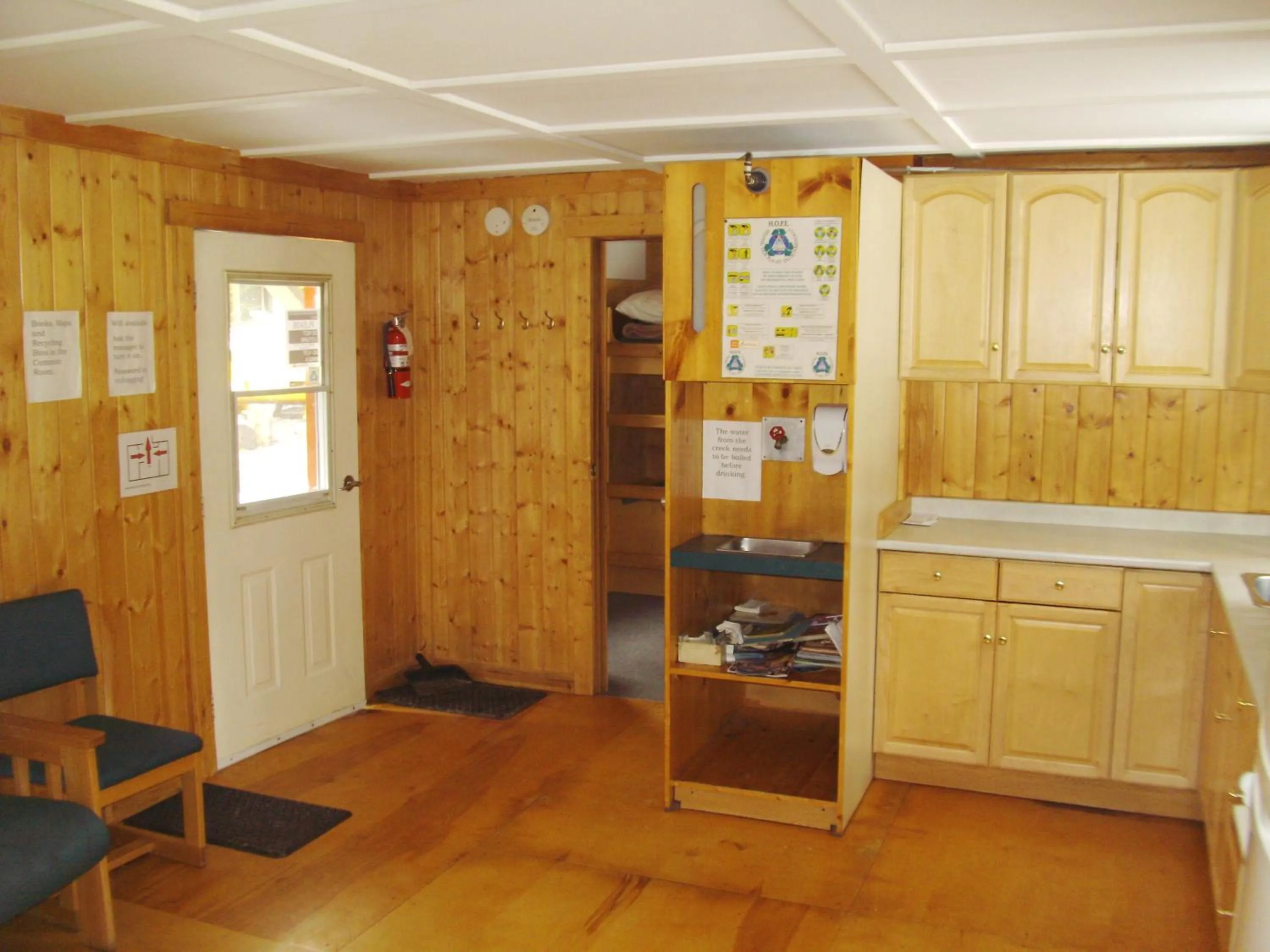 Lobby or reception in HI Mosquito Creek - Wilderness Hostel