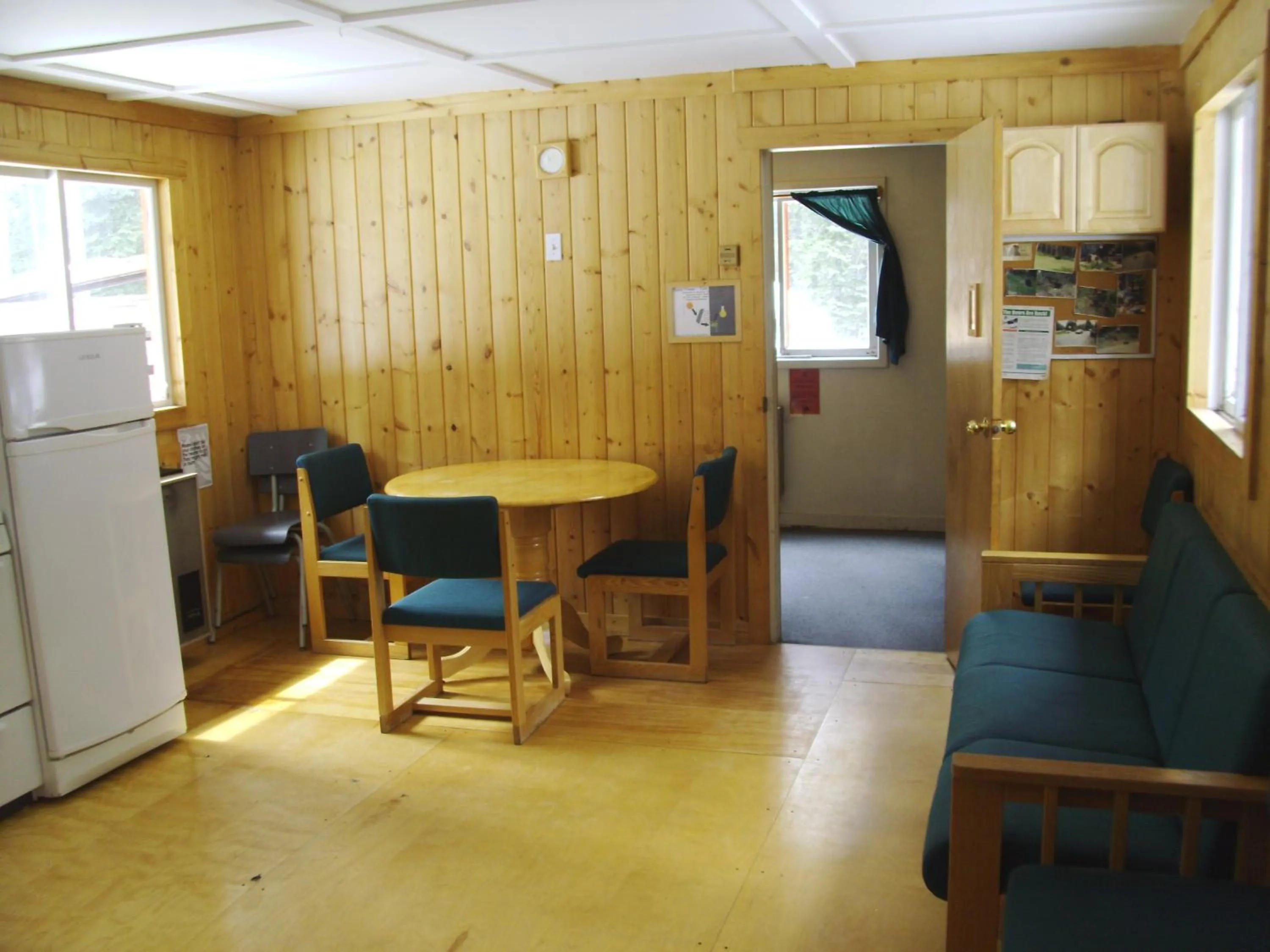 Kitchen or kitchenette in HI Mosquito Creek - Wilderness Hostel