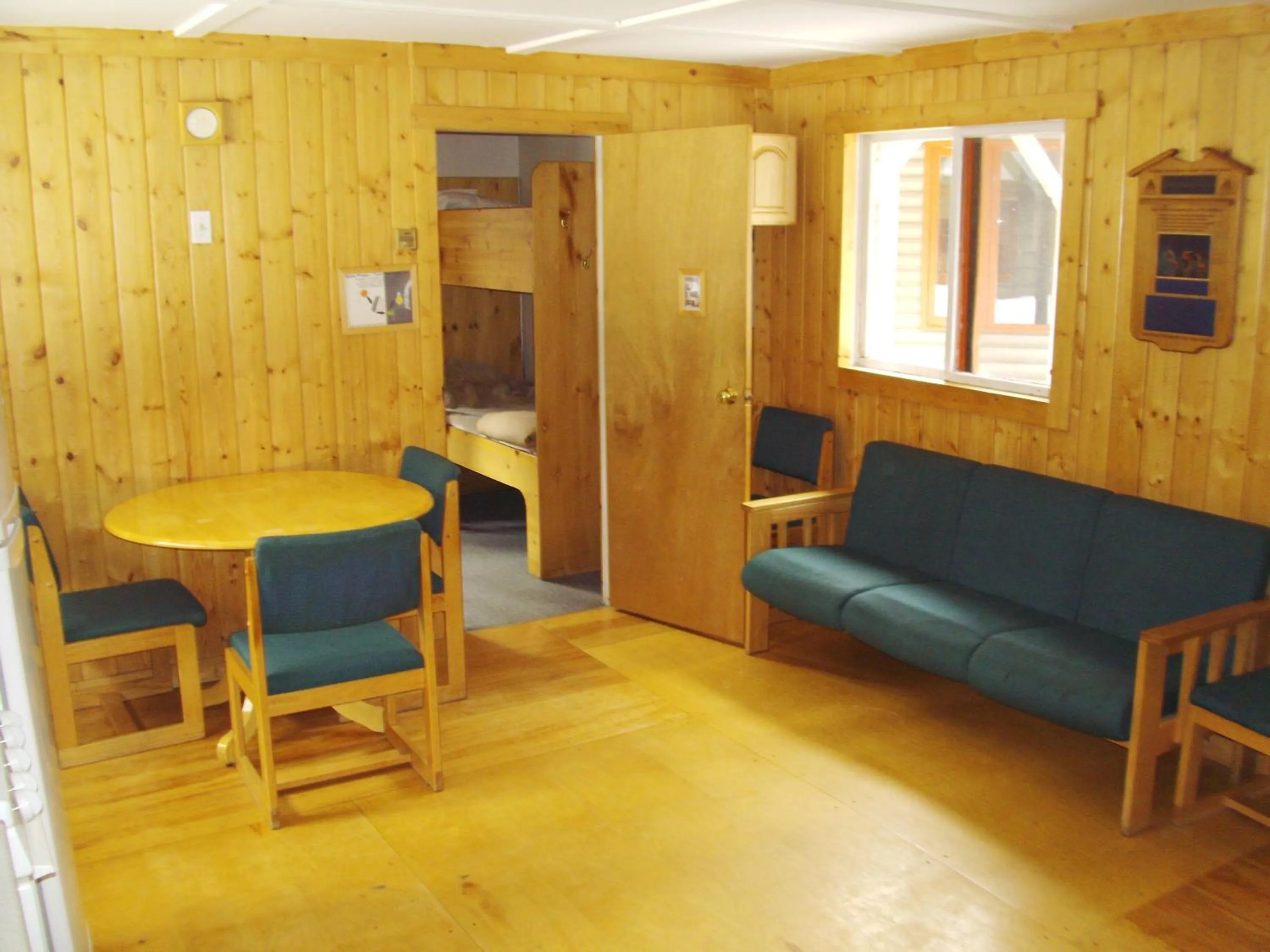 Kitchen or kitchenette in HI Mosquito Creek - Wilderness Hostel