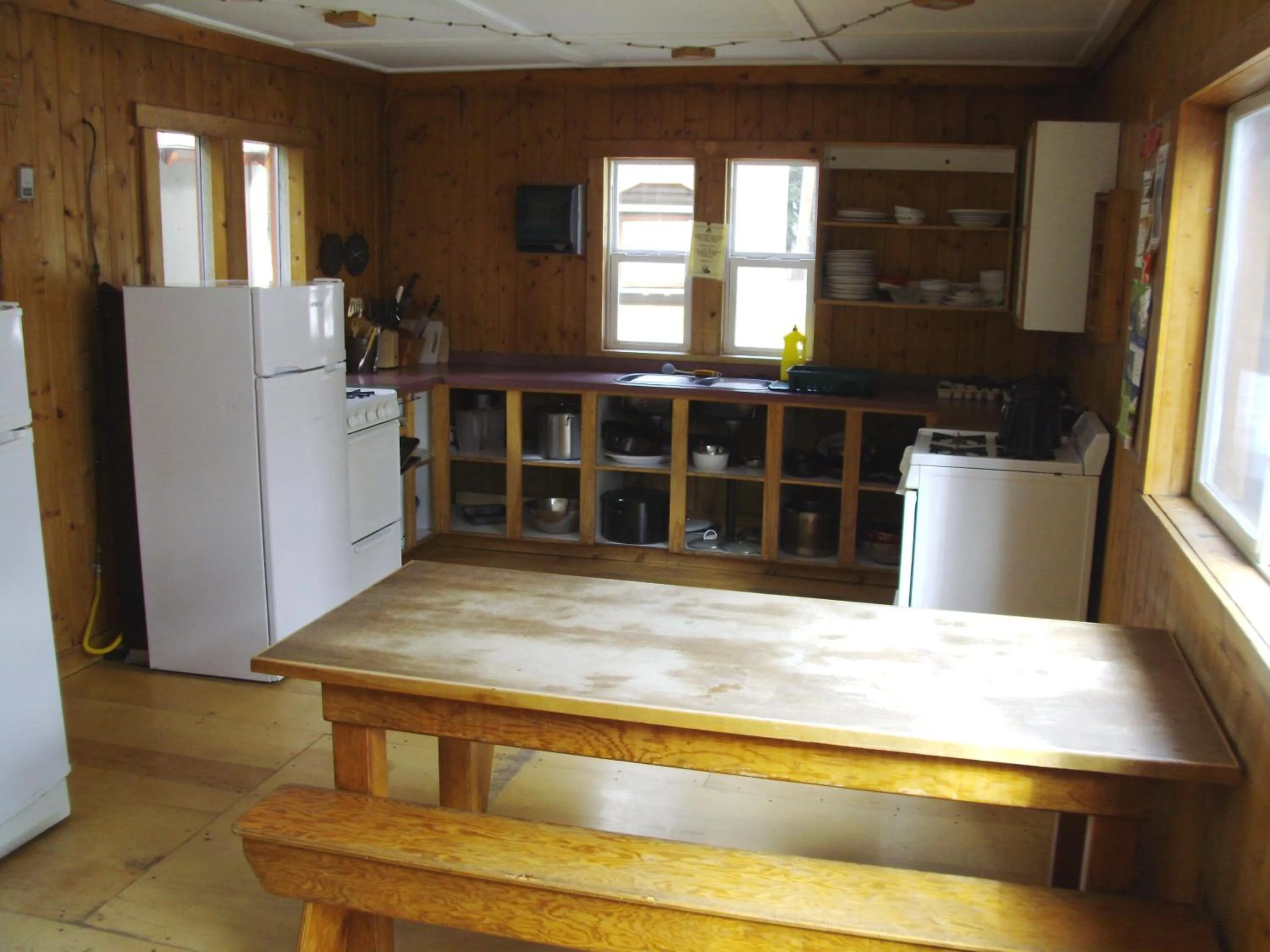 Kitchen or kitchenette in HI Mosquito Creek - Wilderness Hostel