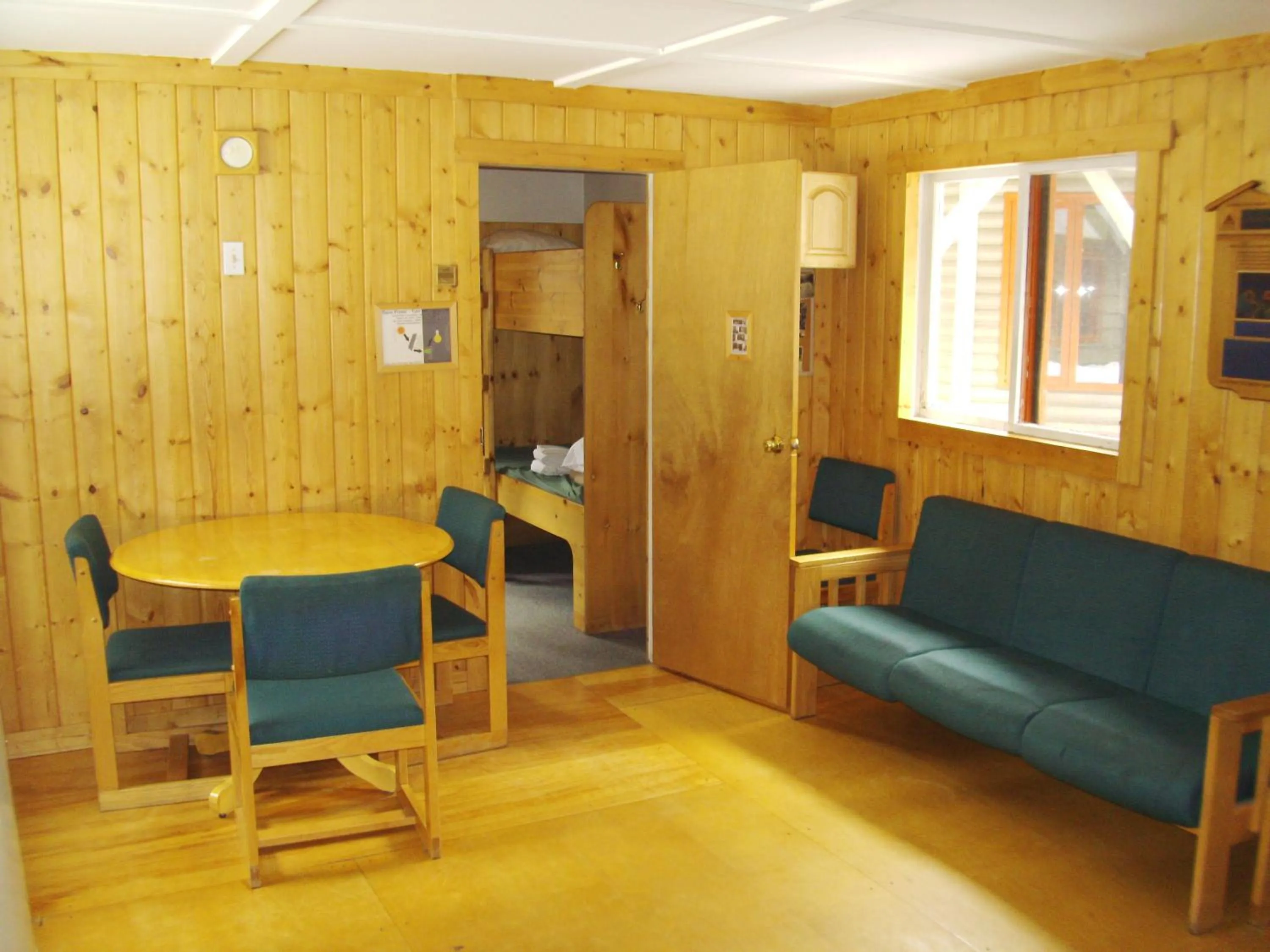 Lounge or bar in HI Mosquito Creek - Wilderness Hostel