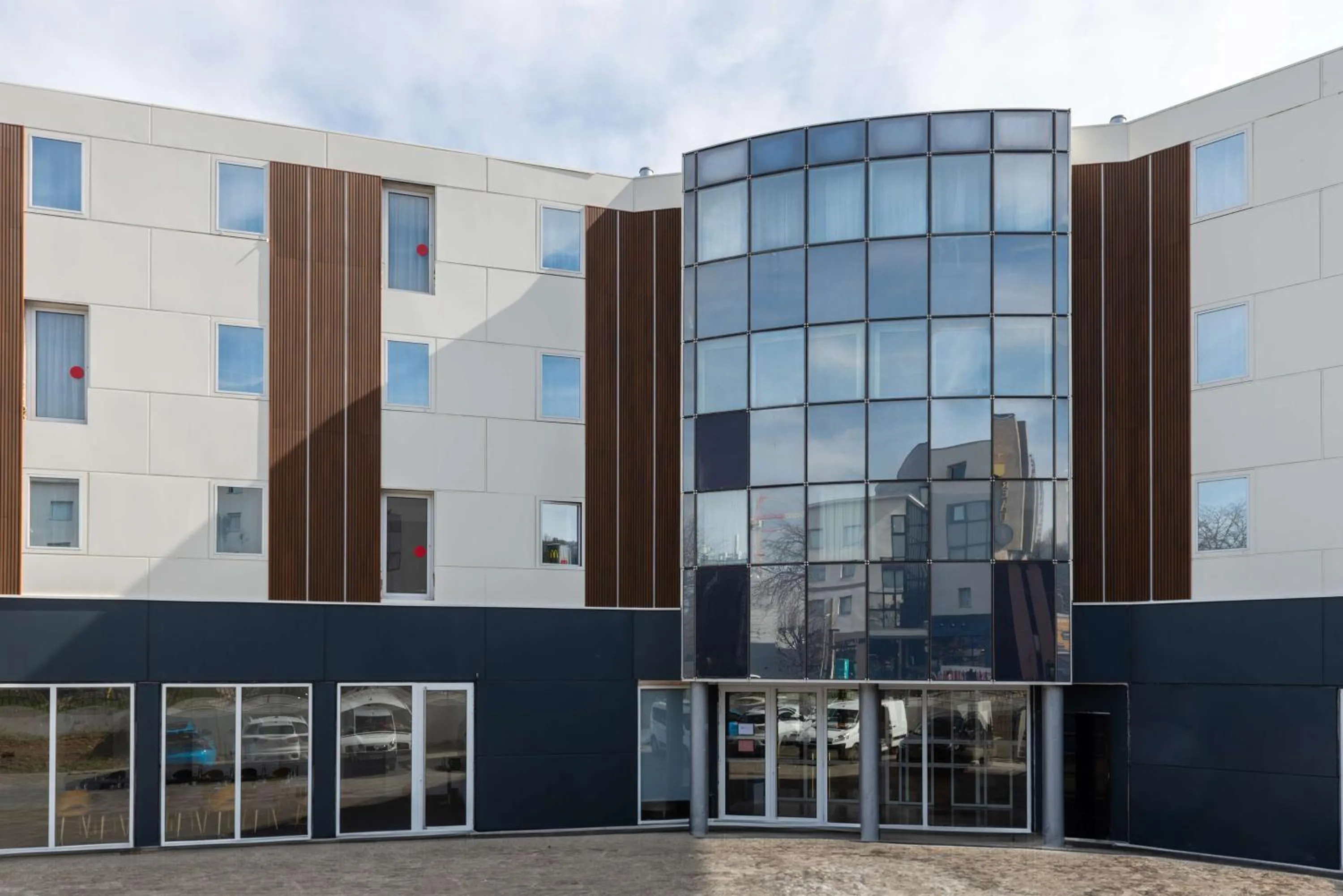 Property building in Brit Hotel Privilège Paris Rosny-sous-Bois