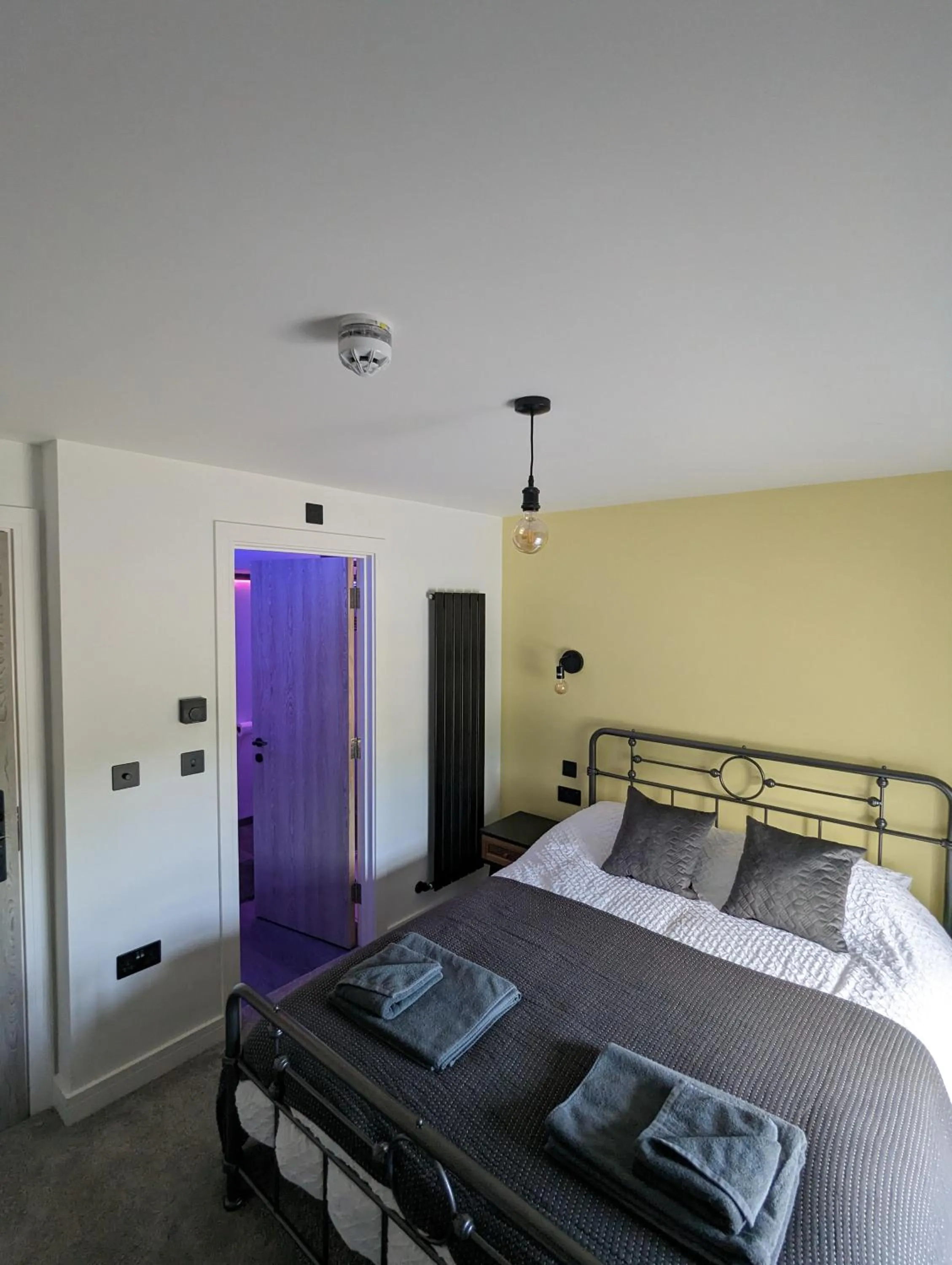 Bedroom, Bed in The Wolfe Inn Wolfscastle