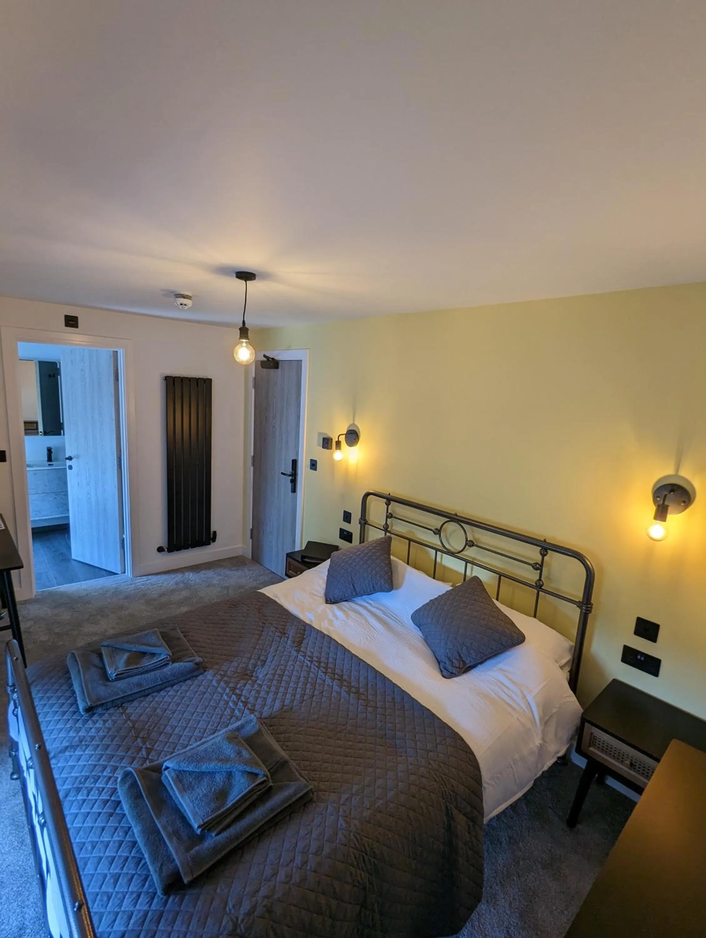 Bedroom, Bed in The Wolfe Inn Wolfscastle