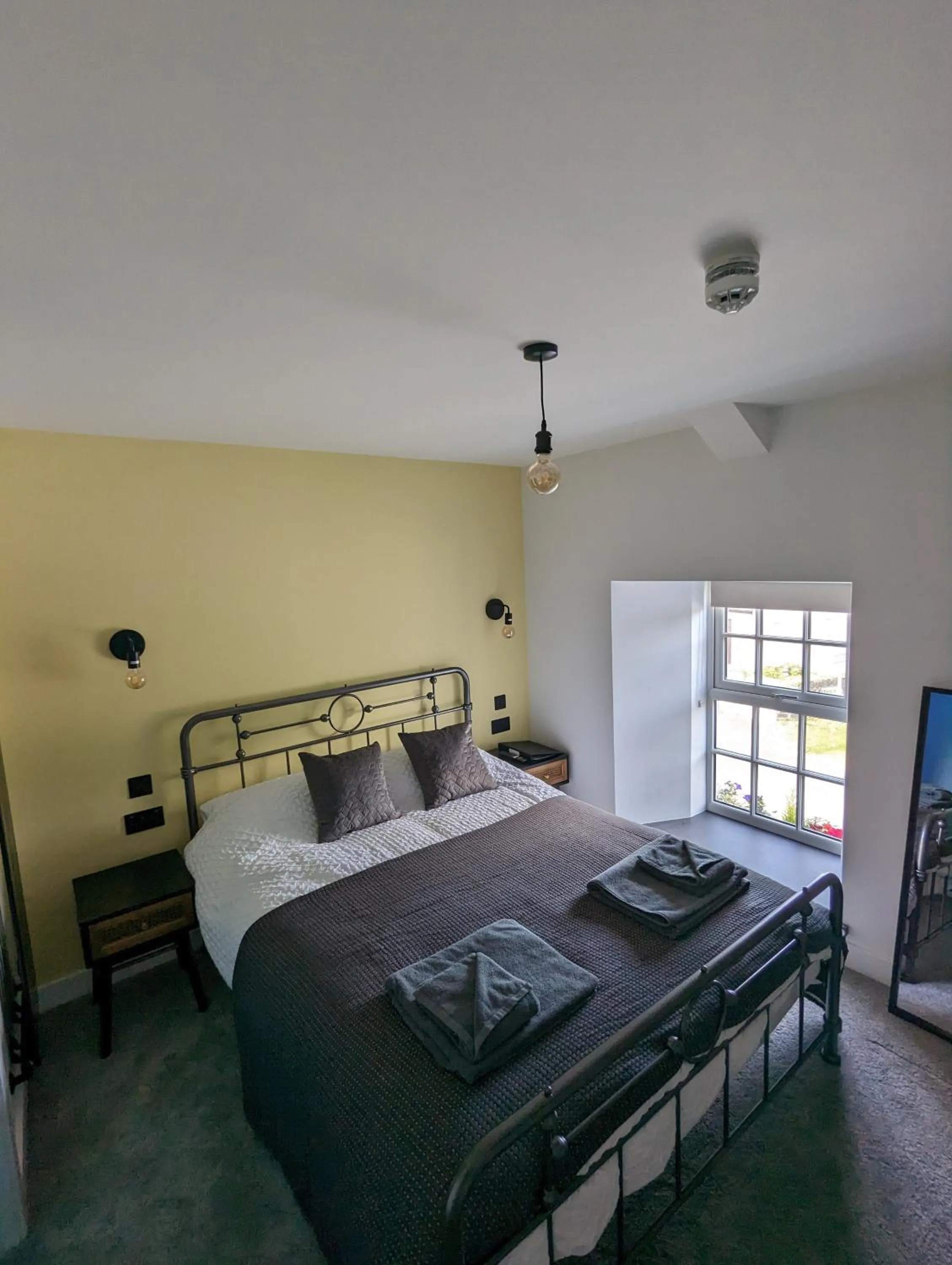 Bedroom, Bed in The Wolfe Inn Wolfscastle