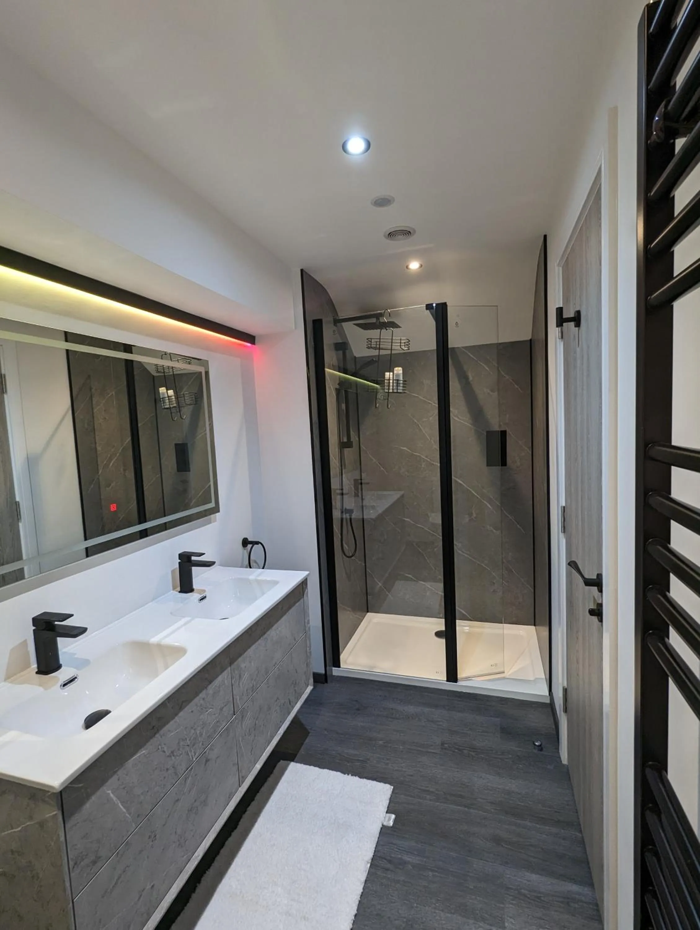 Bathroom in The Wolfe Inn Wolfscastle