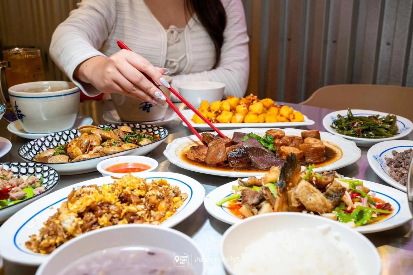 Restaurant/places to eat in Chaipat Hotel