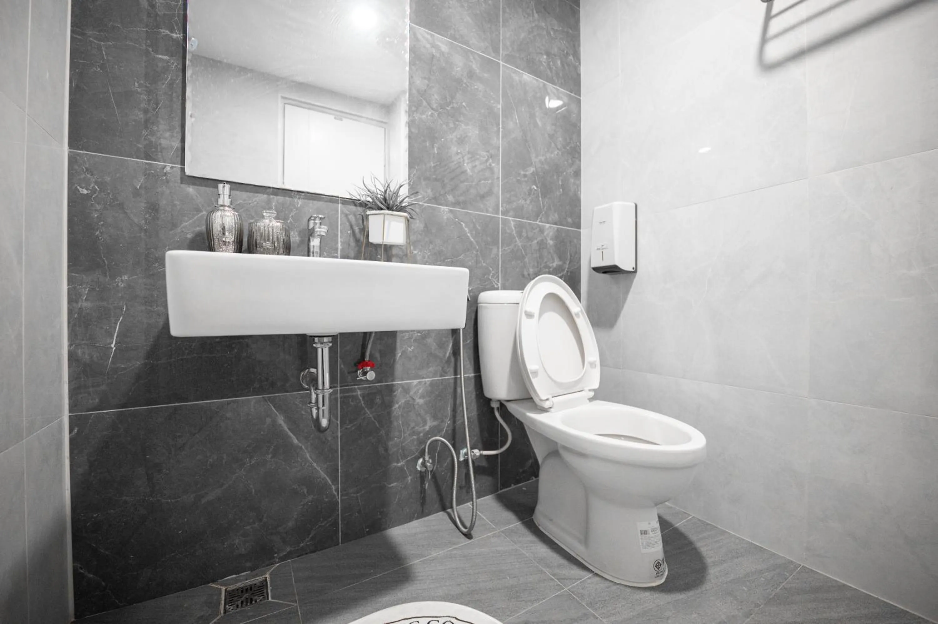 Bathroom in Chaipat Hotel