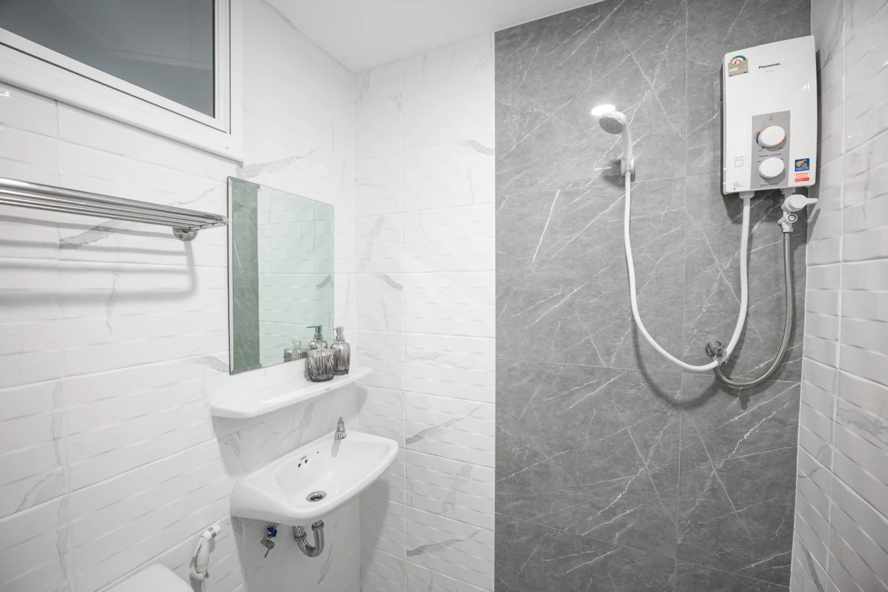 Bathroom in Chaipat Hotel