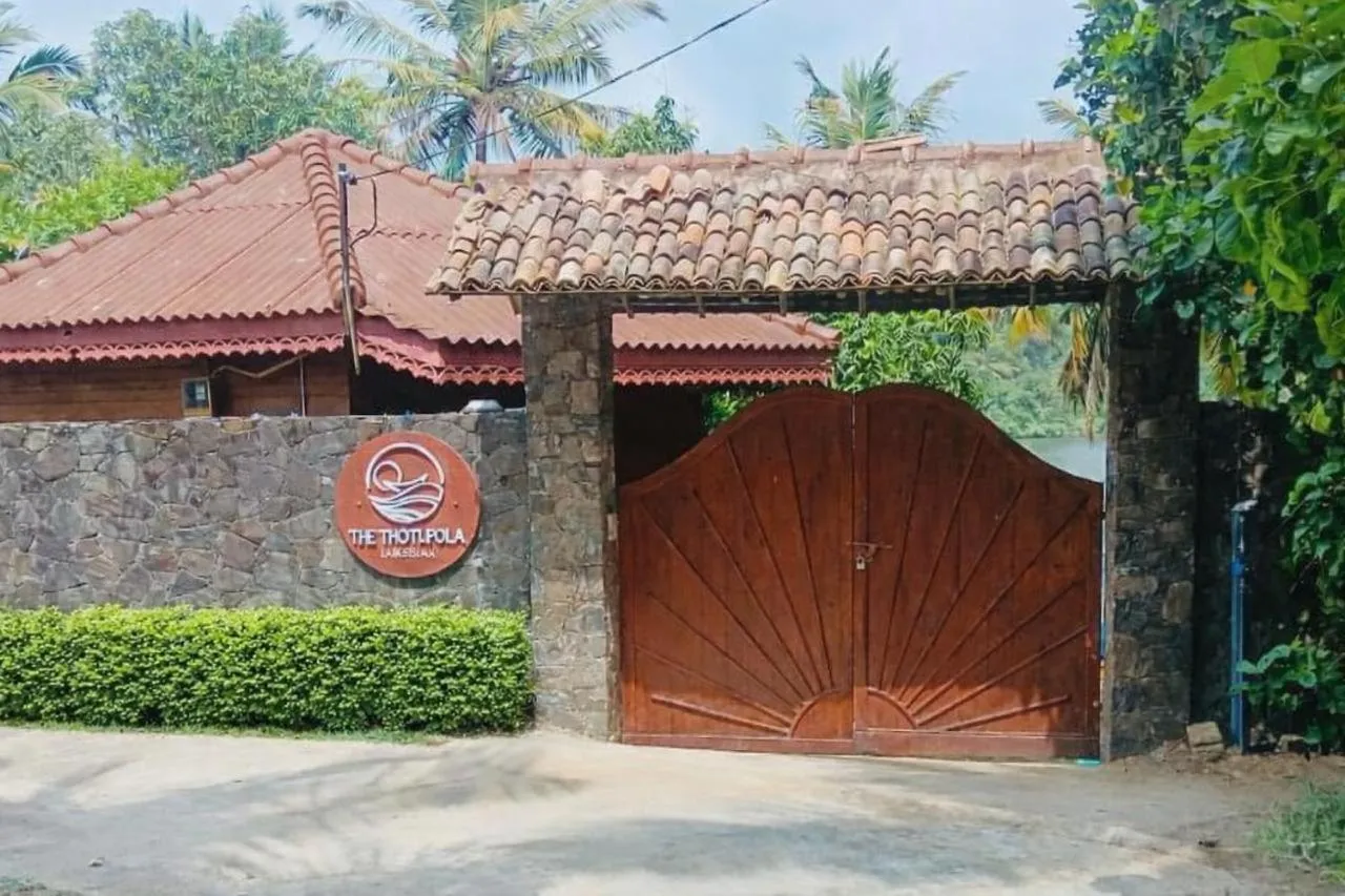 Facade/entrance in The Thotupola Habaraduwa