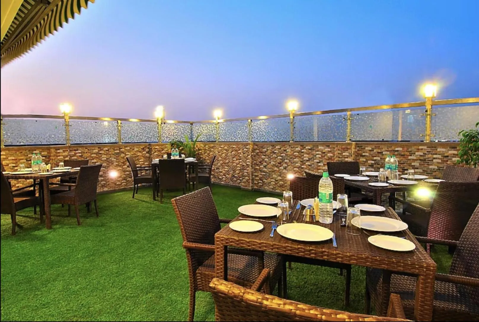Restaurant/places to eat in Hotel Sai Miracle - New Delhi