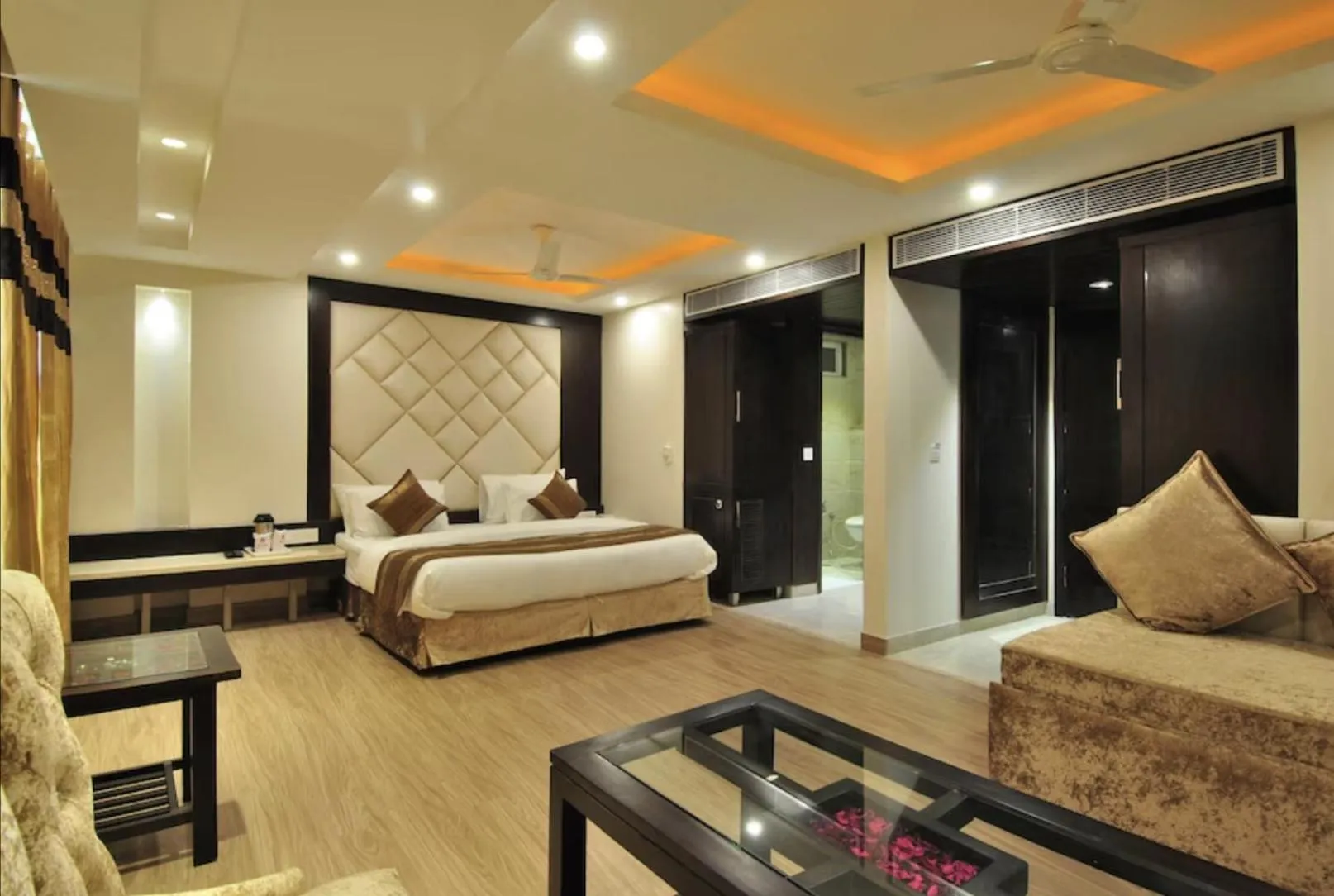Bedroom in Hotel Sai Miracle - New Delhi