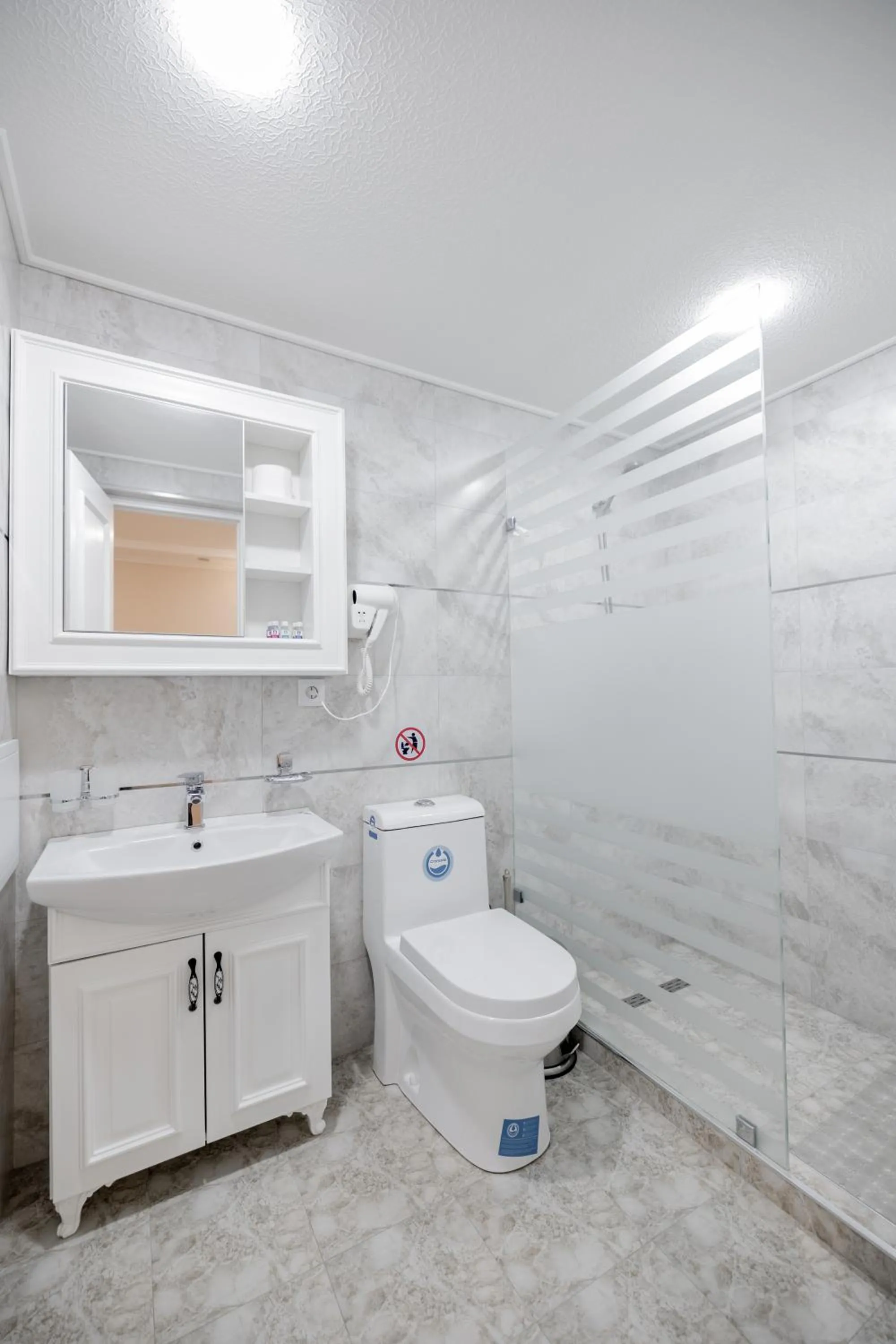 Bathroom in Hotel Billuri Sitora