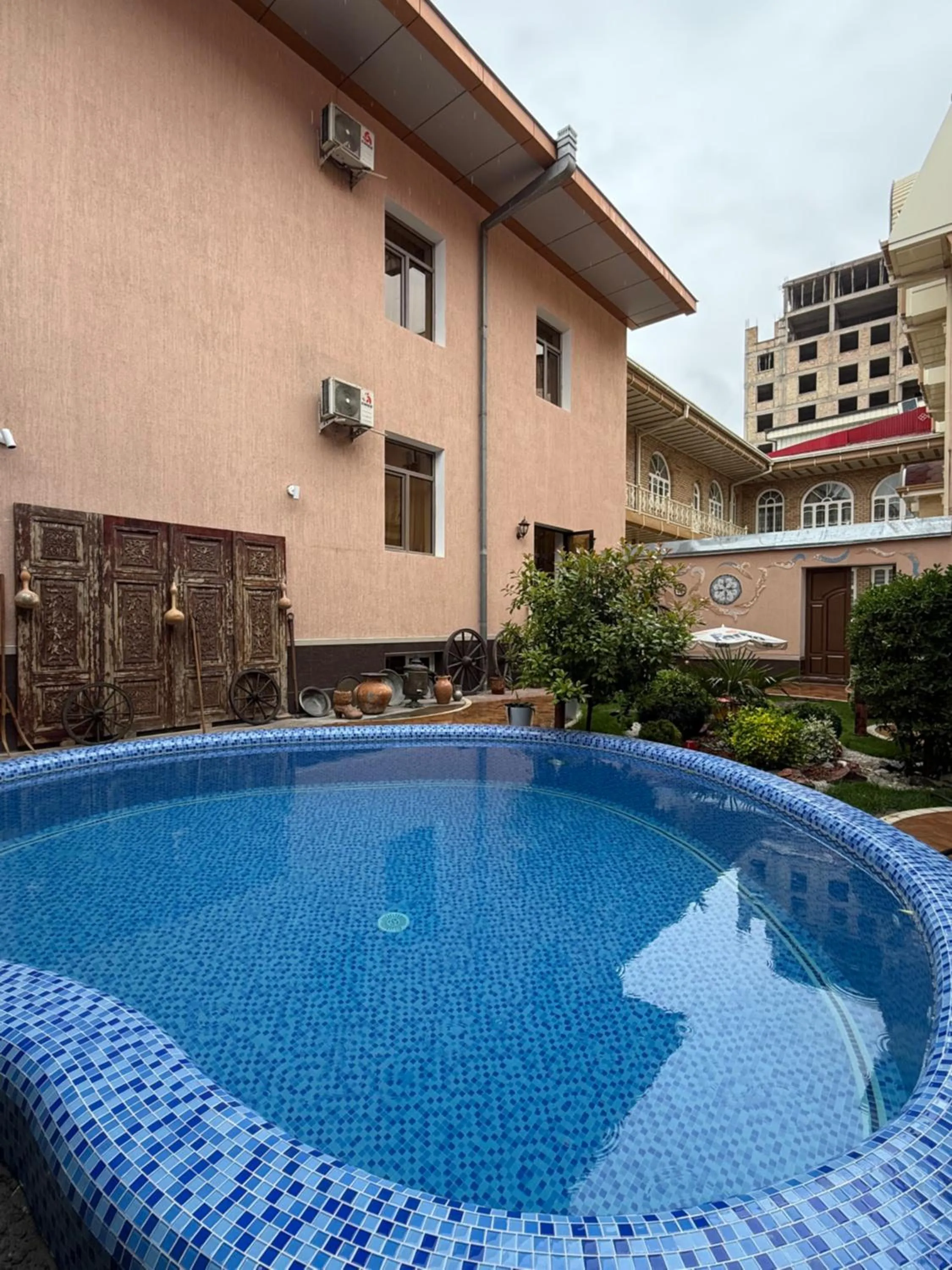 Hotel Billuri Sitora