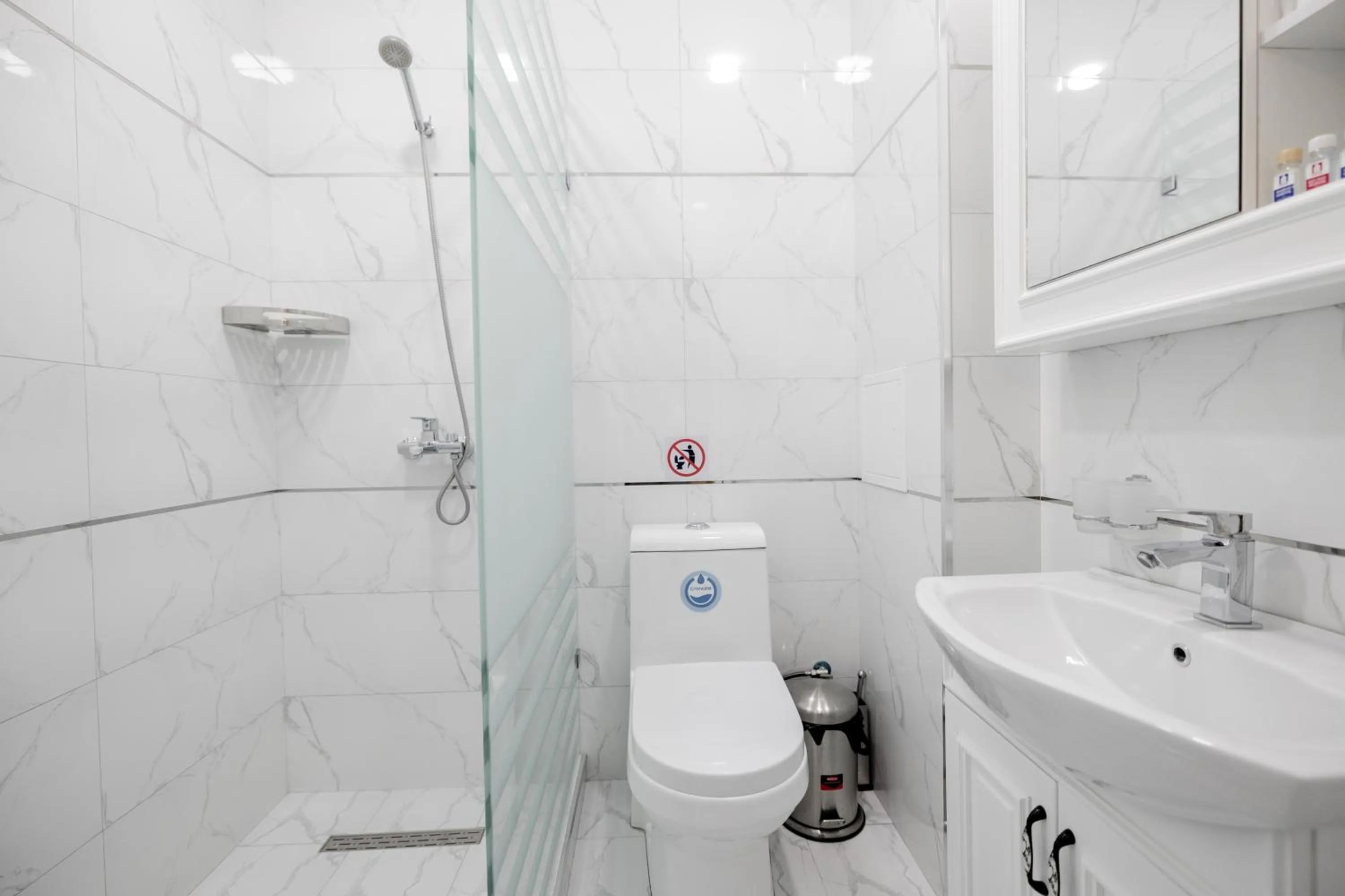 Bathroom in Hotel Billuri Sitora