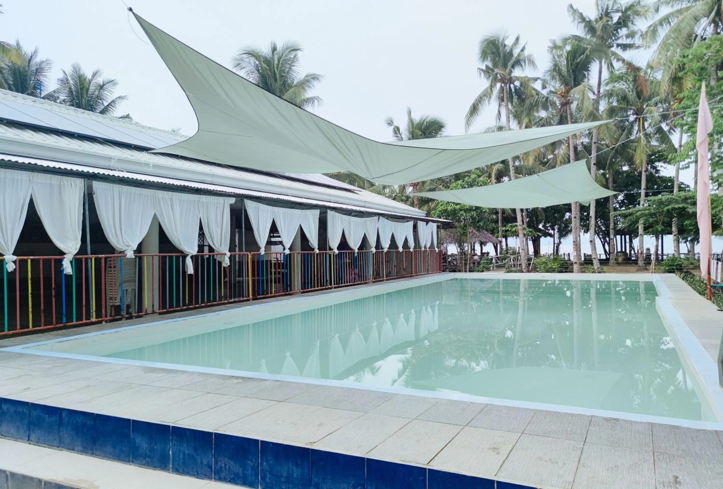 Swimming pool in Iloilo Paraw Beach Resort