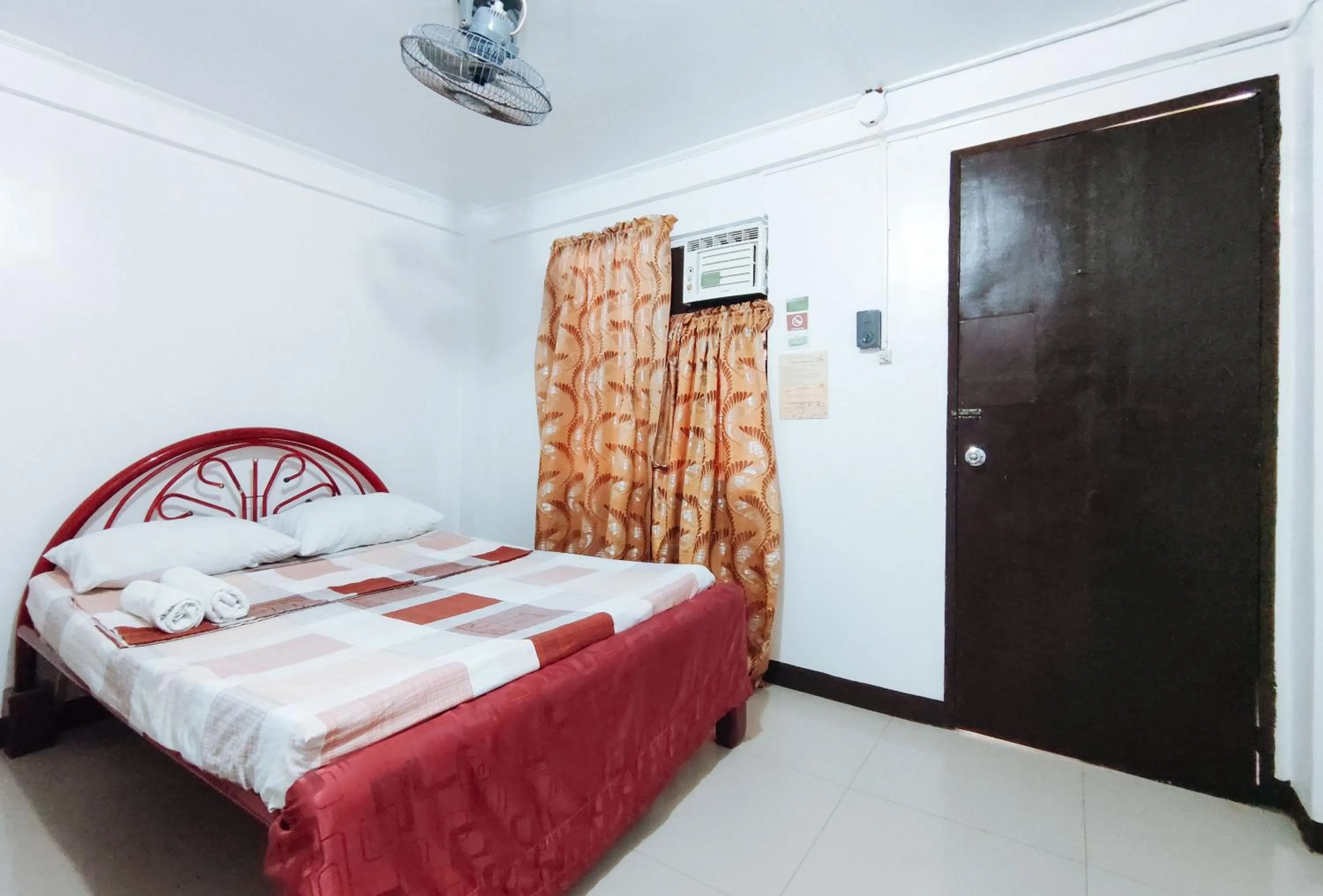 Bed in Iloilo Paraw Beach Resort