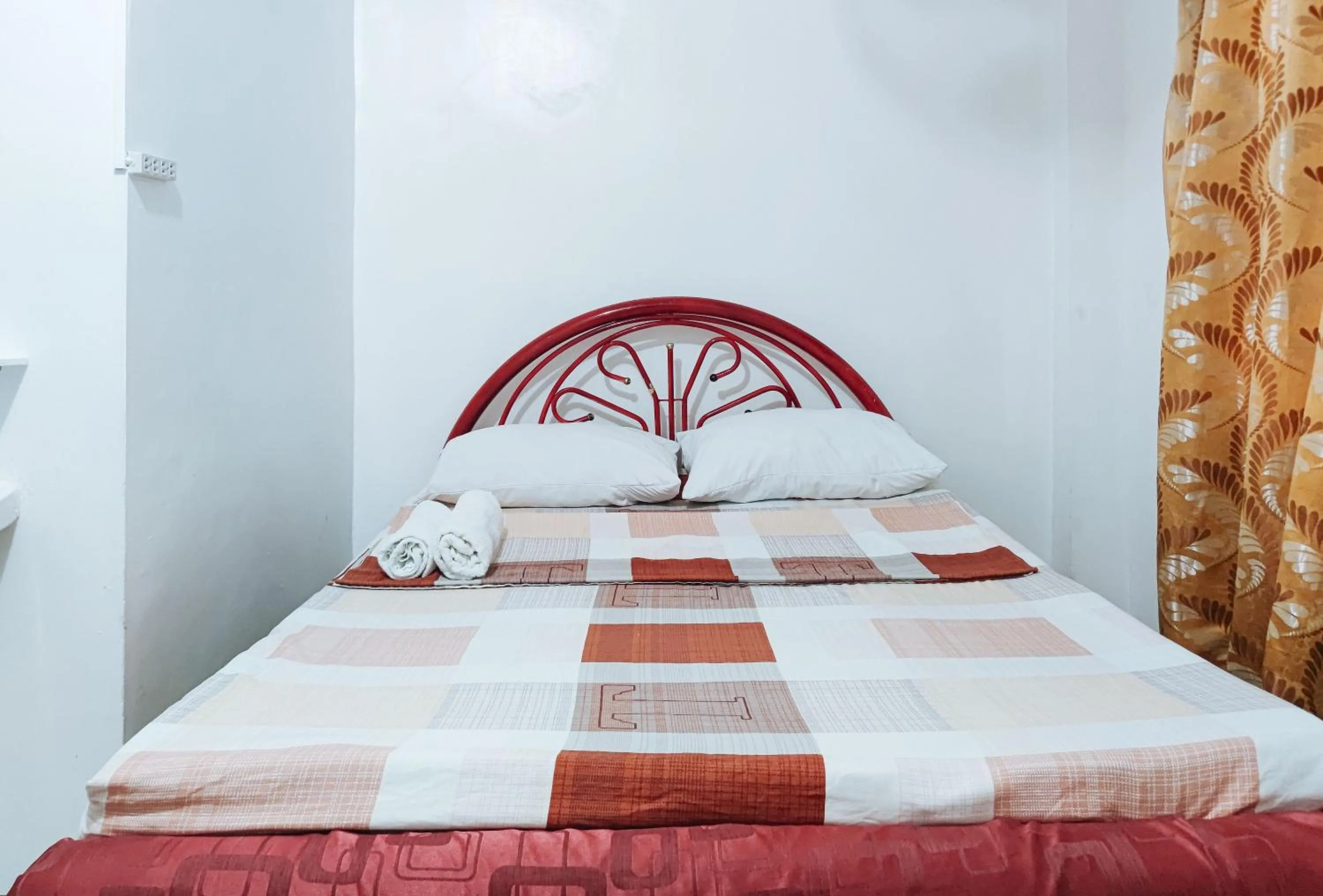 Bed in Iloilo Paraw Beach Resort