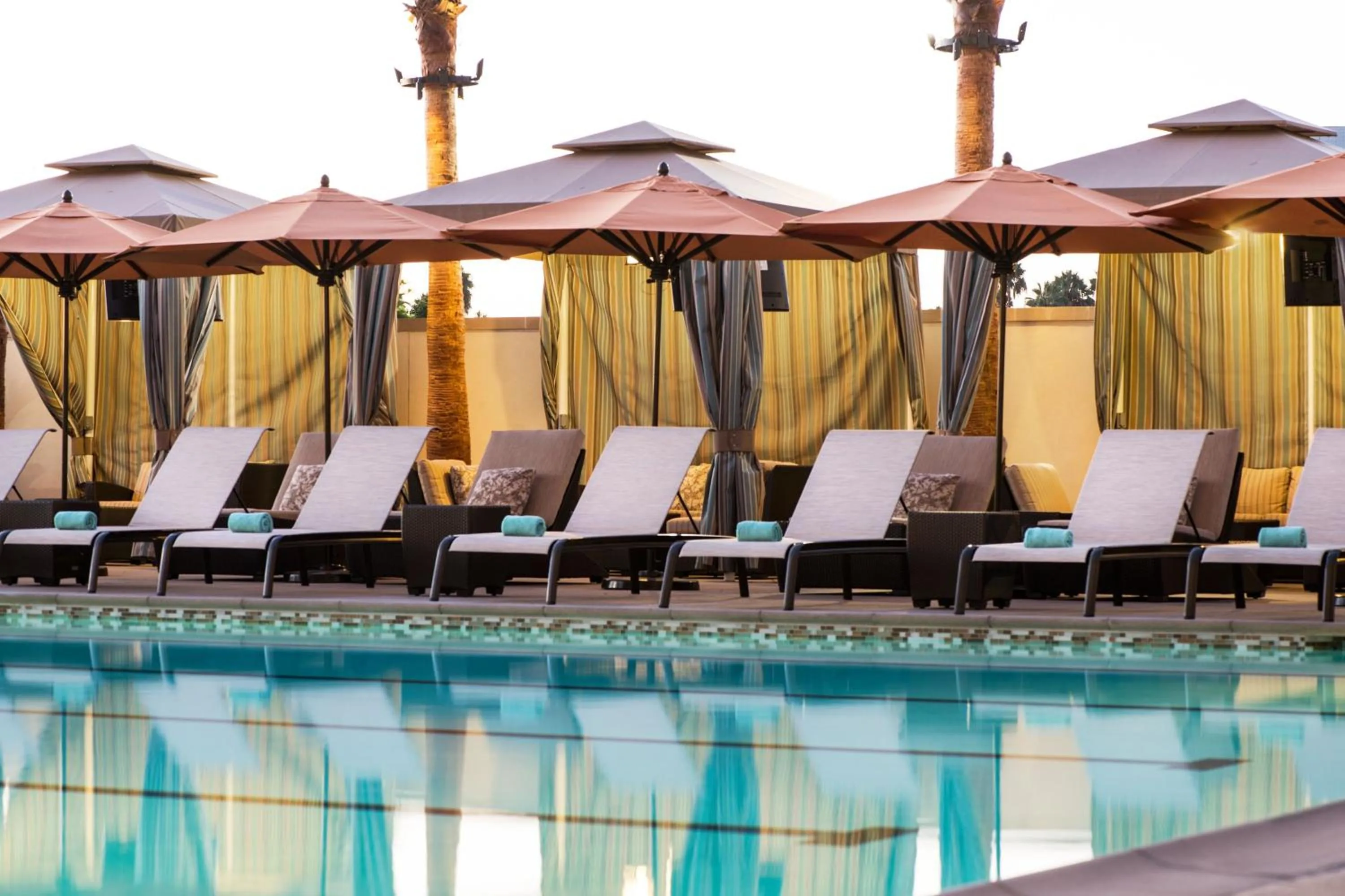 Swimming pool in Courtyard by Marriott Irvine Spectrum