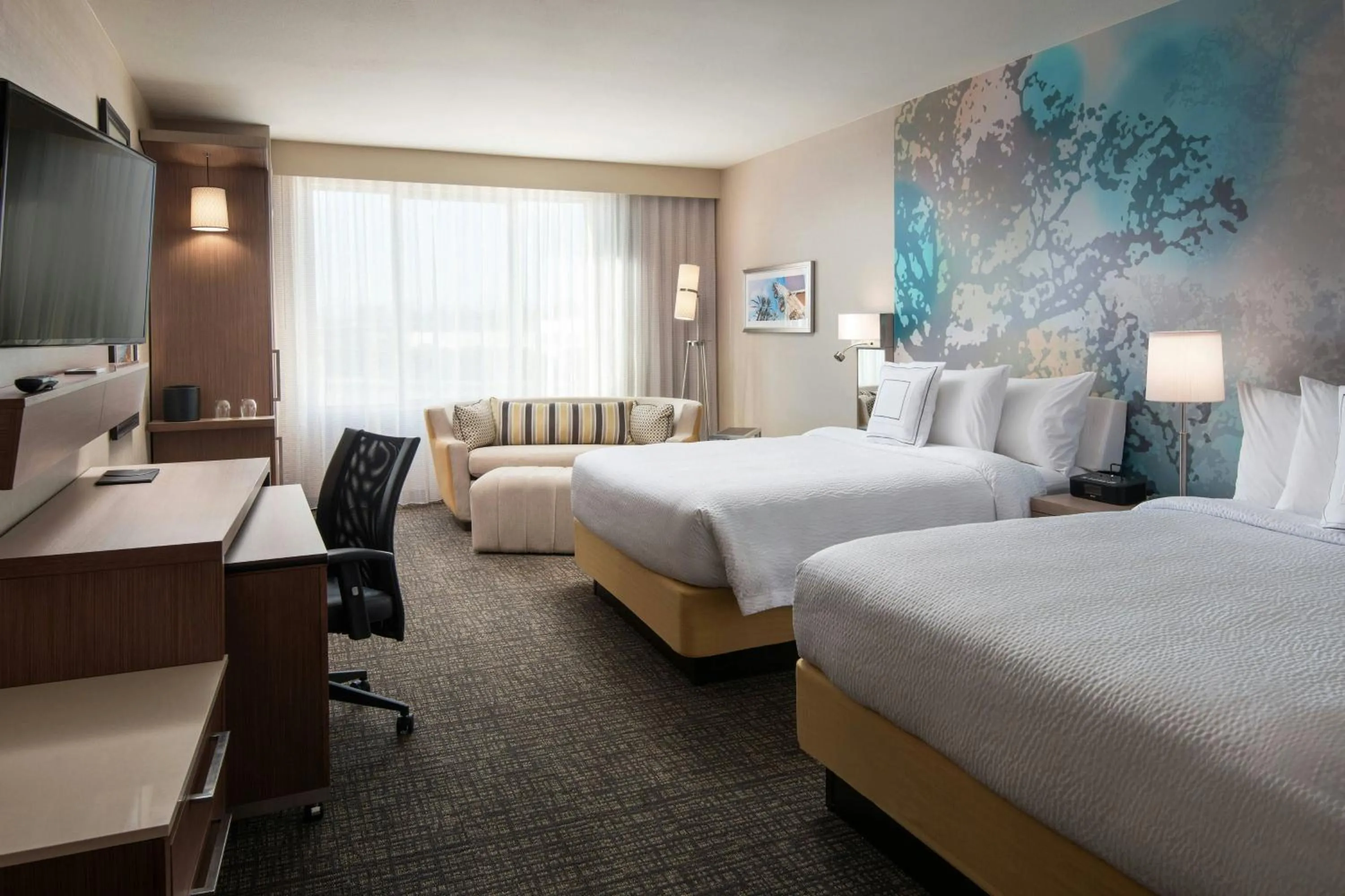 Photo of the whole room, Bed in Courtyard by Marriott Irvine Spectrum