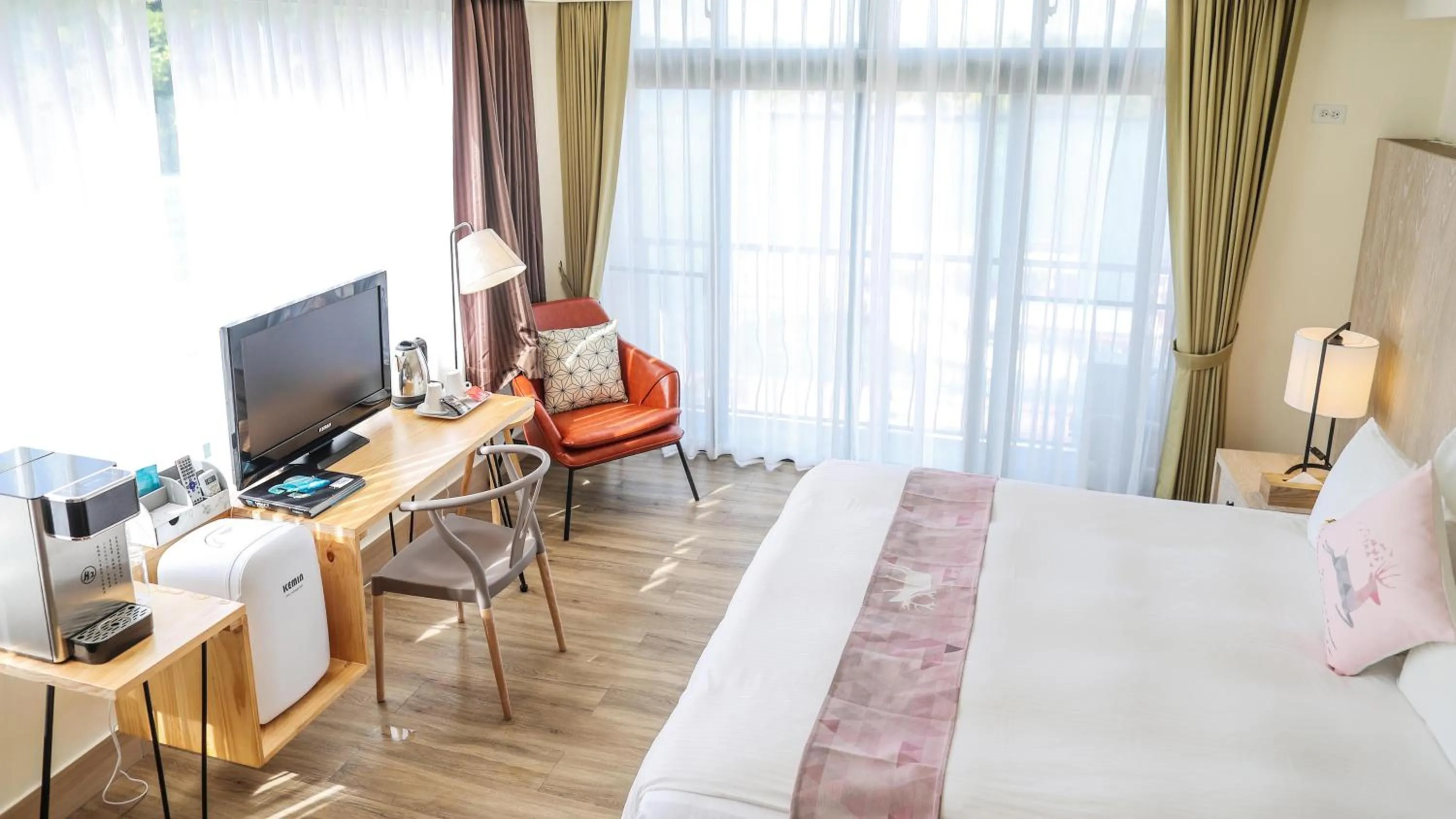 Photo of the whole room, Bed in Sea Passion Hotel