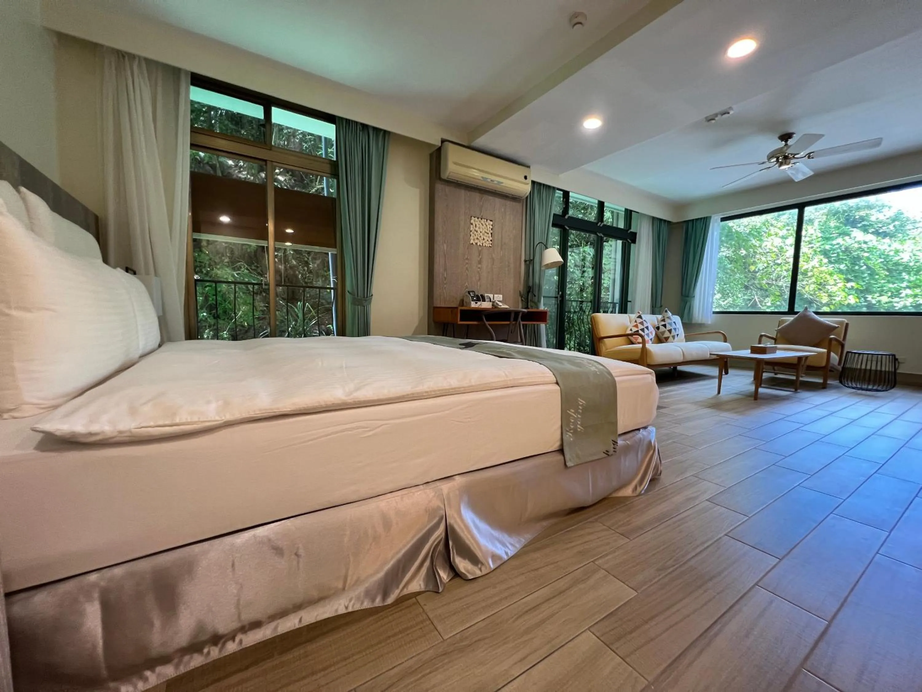 Photo of the whole room, Bed in Sea Passion Hotel