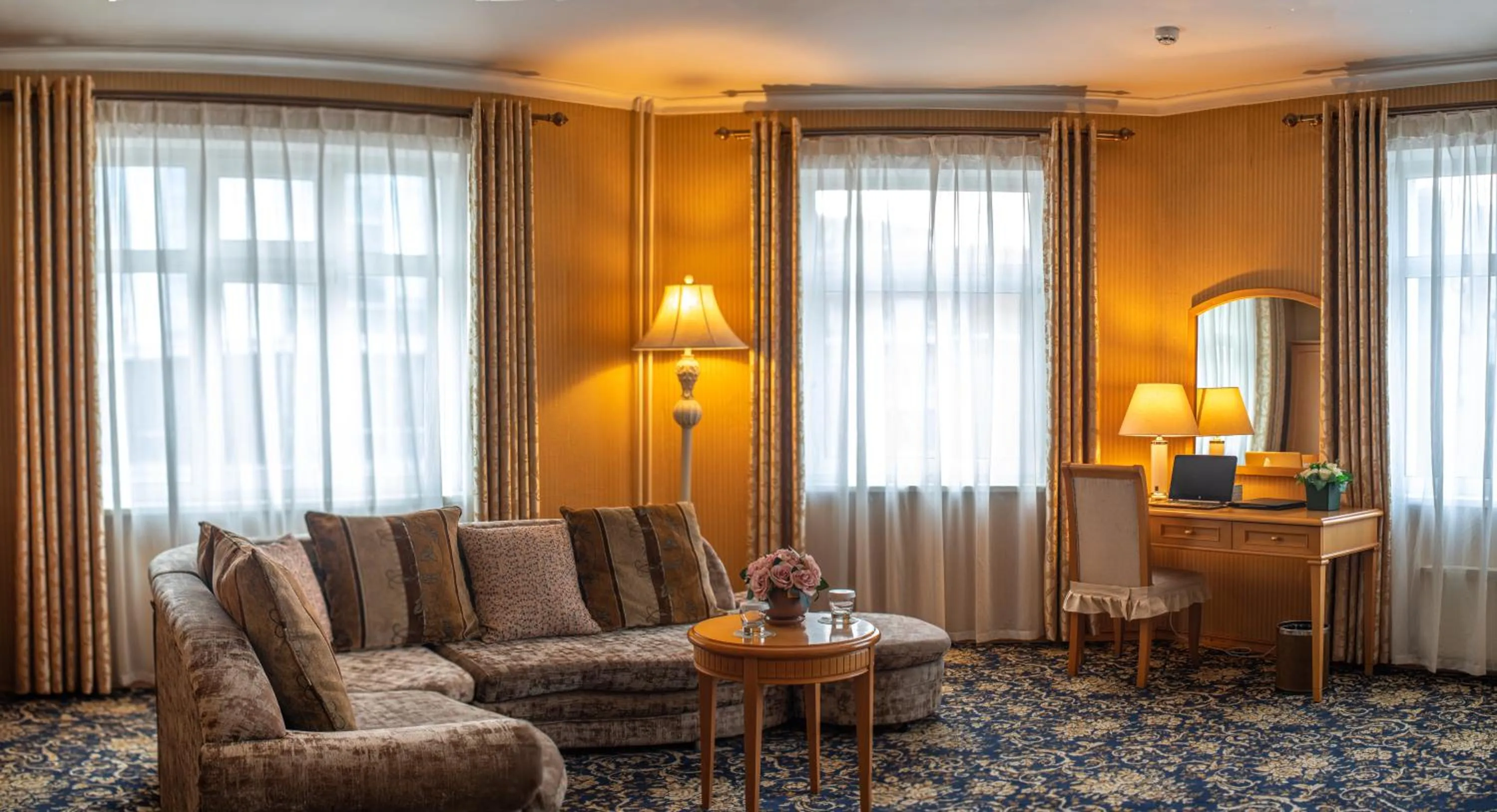 Living room in Continental Hotel