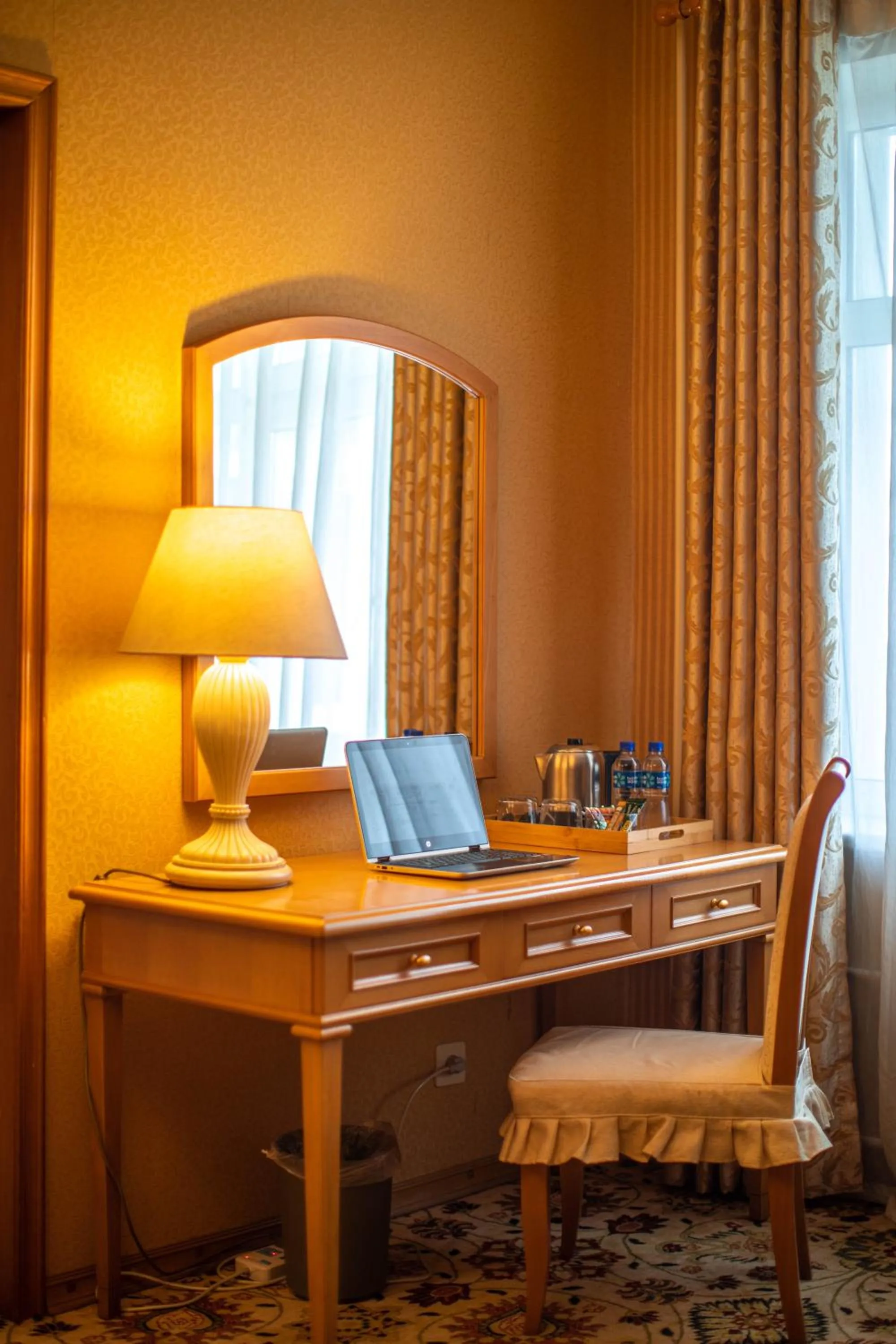 Photo of the whole room in Continental Hotel