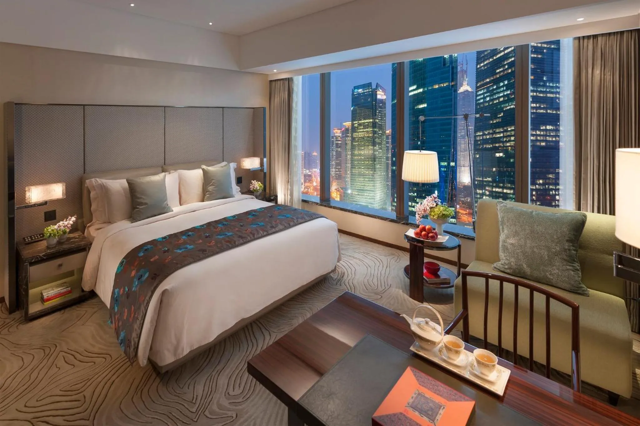 Photo of the whole room, Bed in Mandarin Oriental Pudong, Shanghai