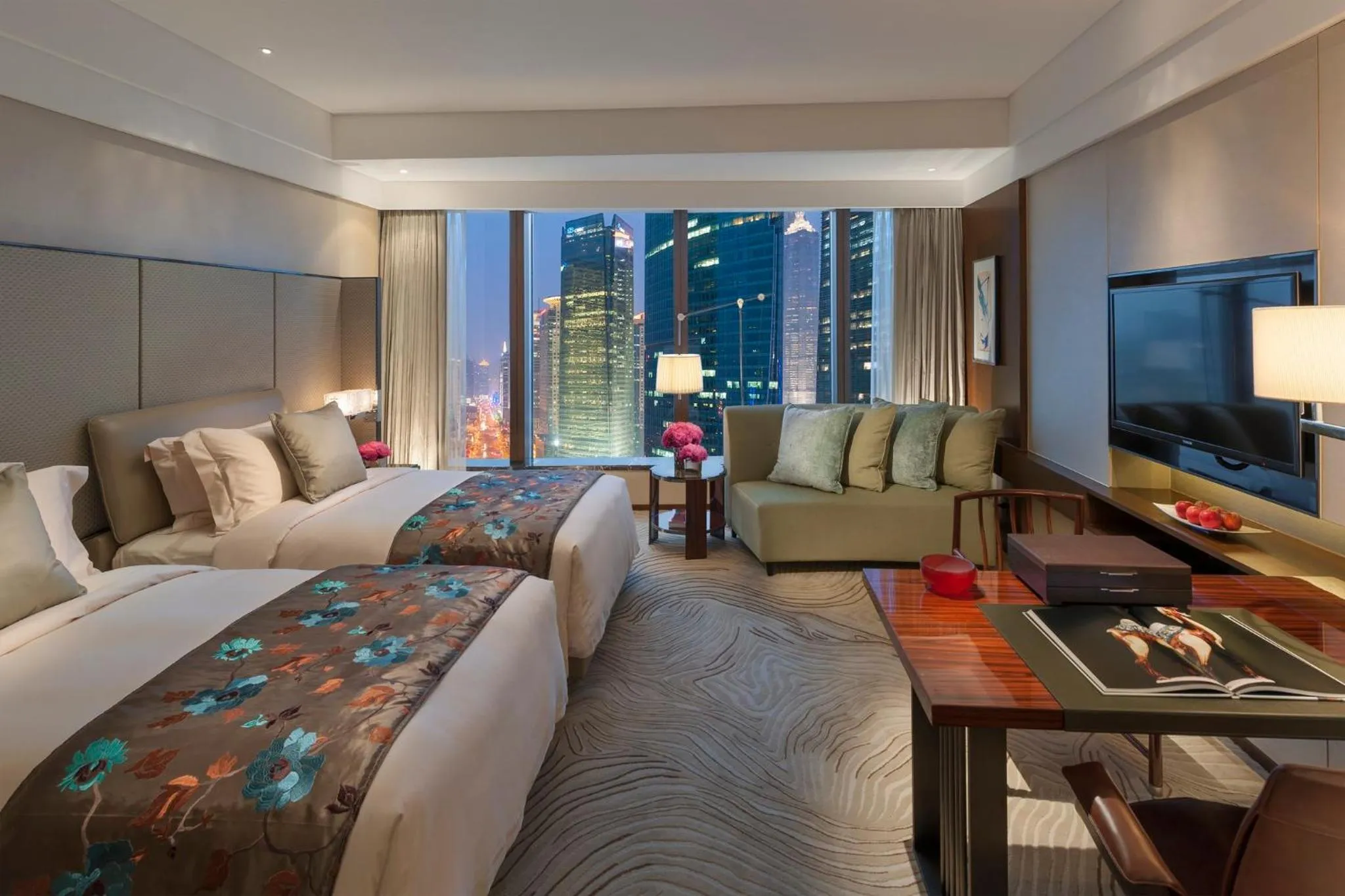 Photo of the whole room, Bed in Mandarin Oriental Pudong, Shanghai