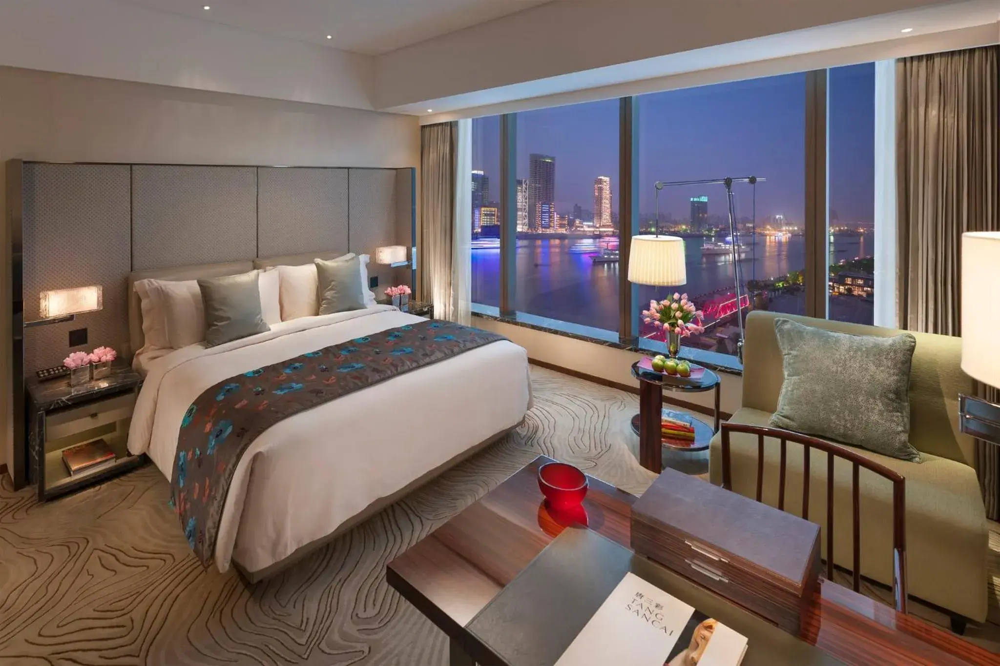 Club River View Room King - single occupancy in Mandarin Oriental Pudong, Shanghai Club River View Room King - single occupancy in Mandarin Oriental Pudong, Shanghai