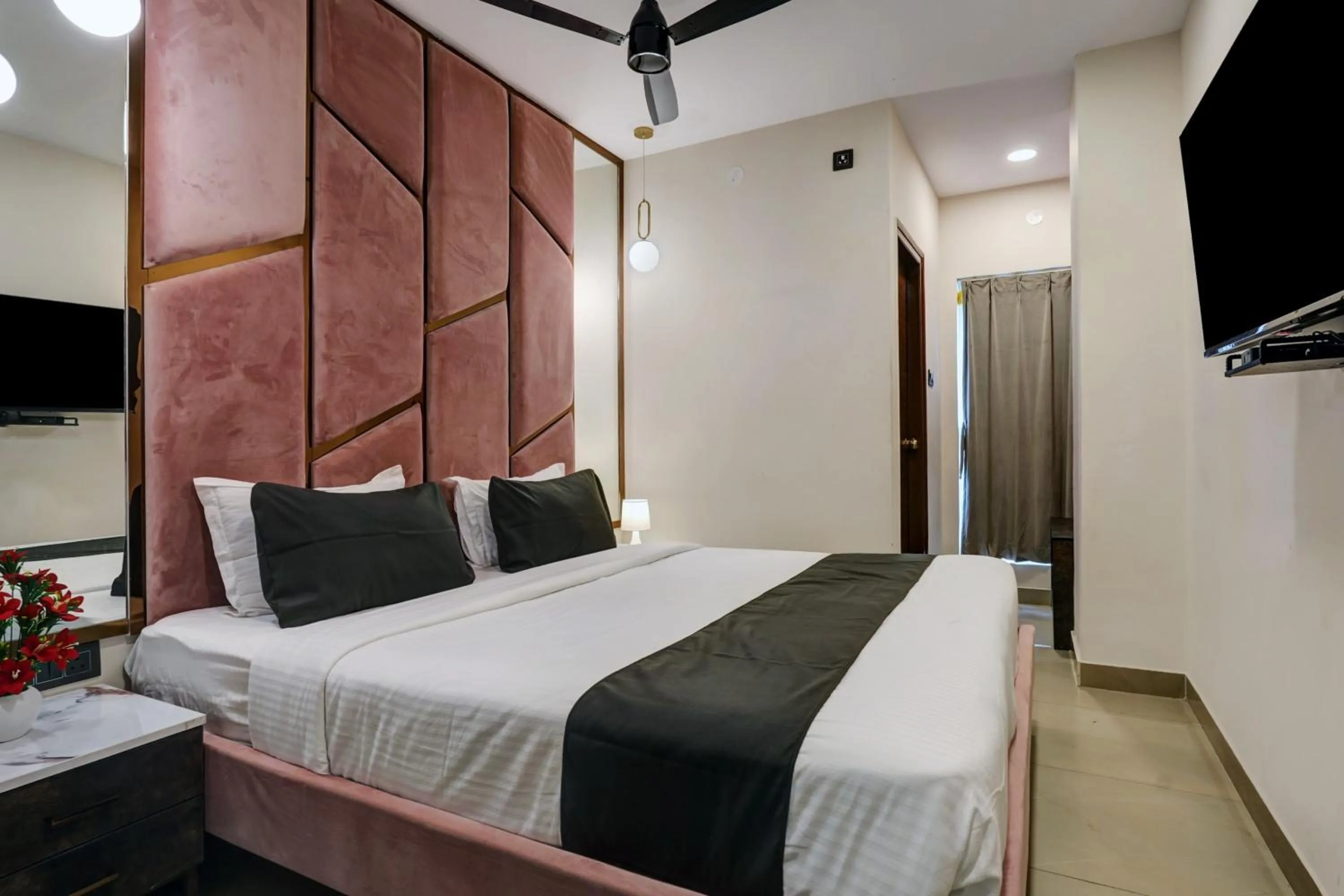 Bedroom, Bed in Astra Hotels & Suites - Koramangala