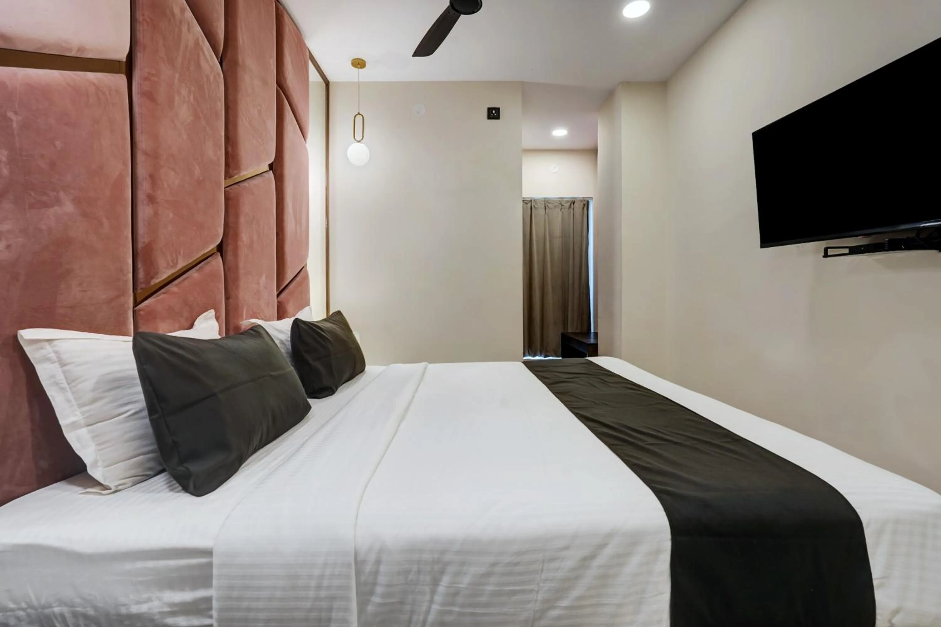 Bedroom, Bed in Astra Hotels & Suites - Koramangala