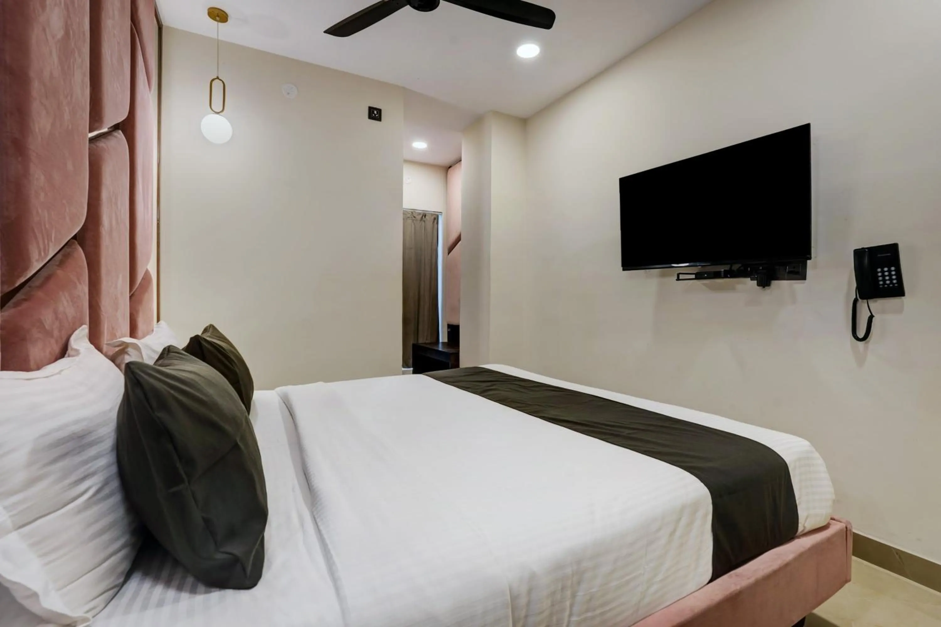 Bedroom, Bed in Astra Hotels & Suites - Koramangala