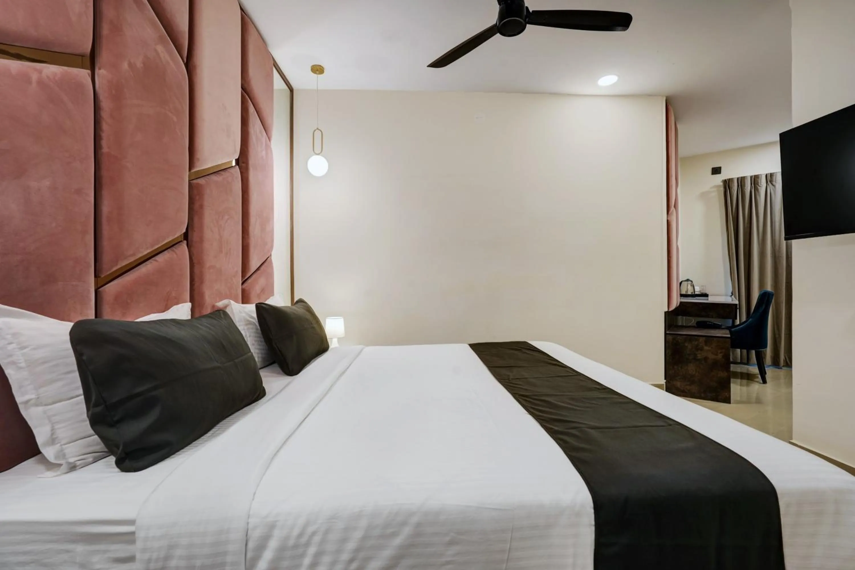 Bedroom, Bed in Astra Hotels & Suites - Koramangala
